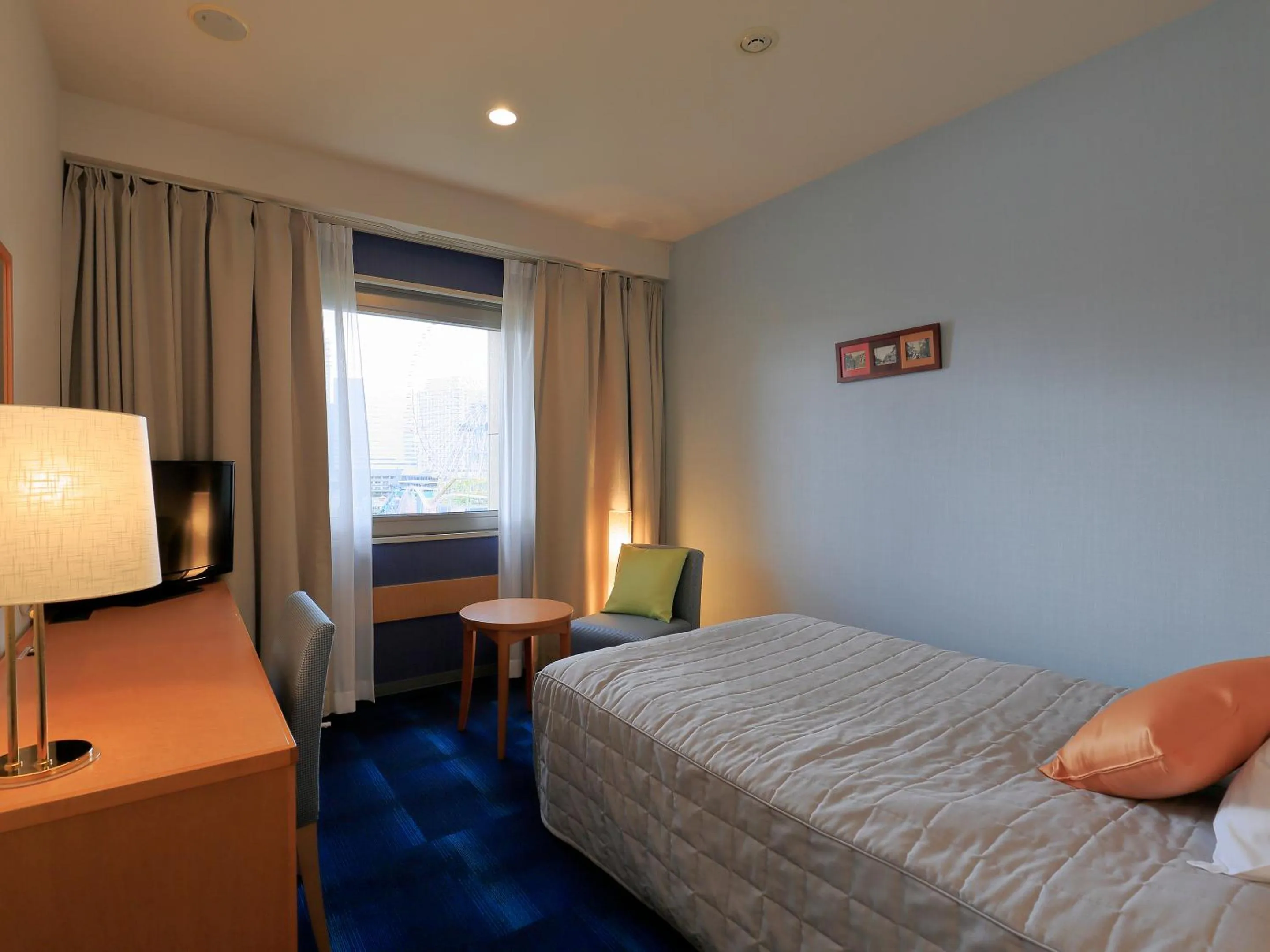 Photo of the whole room, Bed in Navios Yokohama