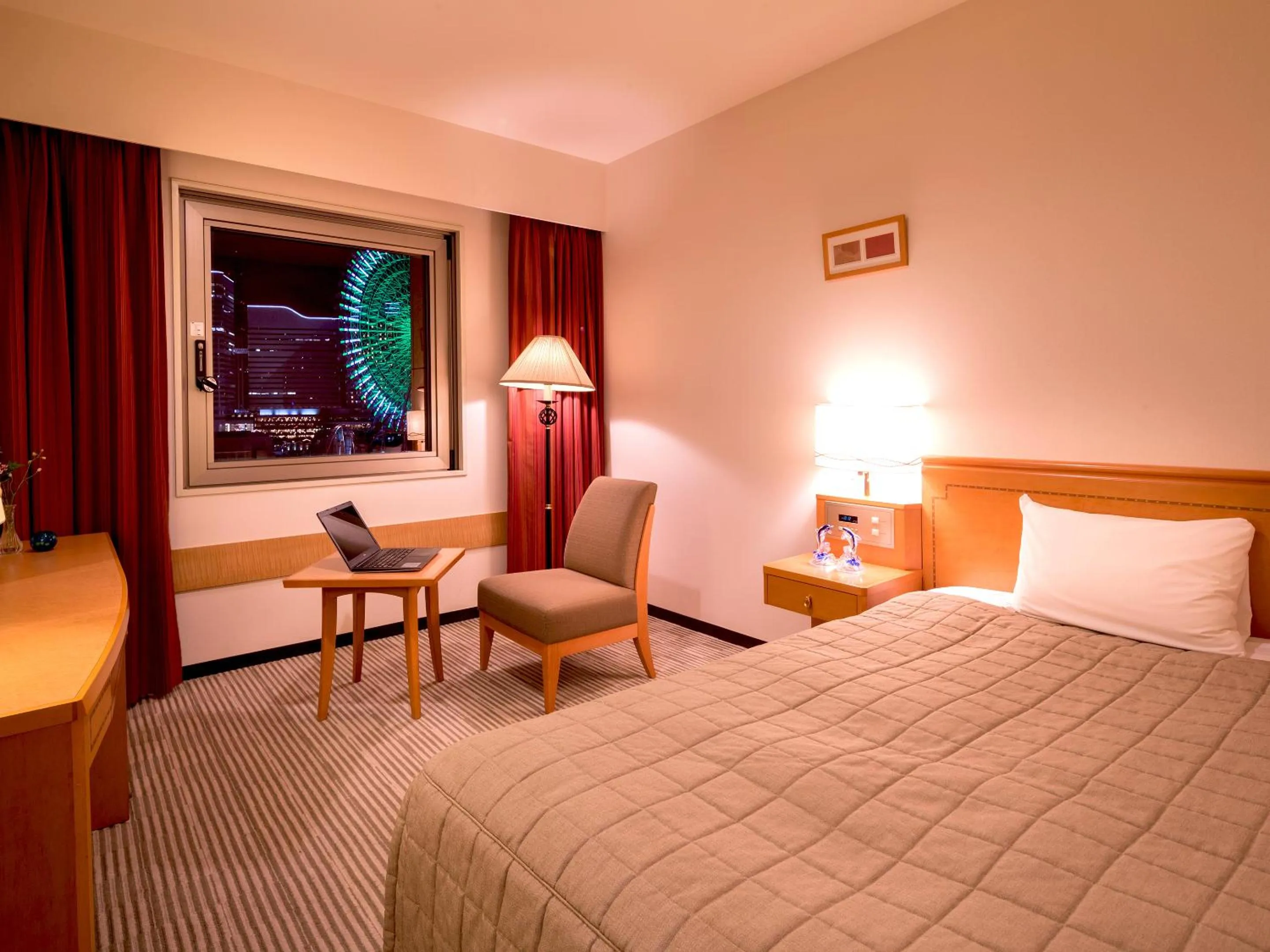 Photo of the whole room, Bed in Navios Yokohama