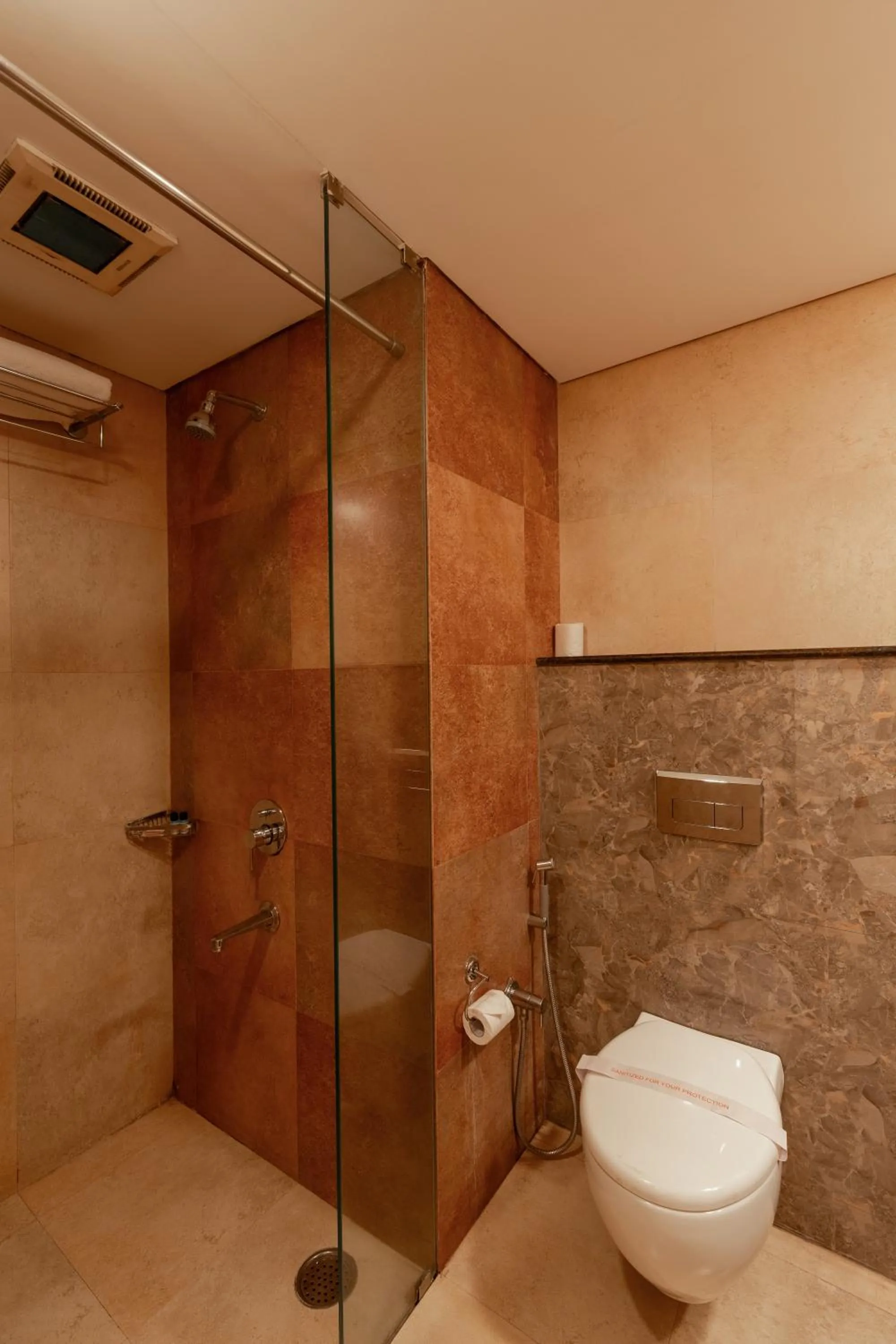 Bathroom in Whispering Palms Hotel Jaipur