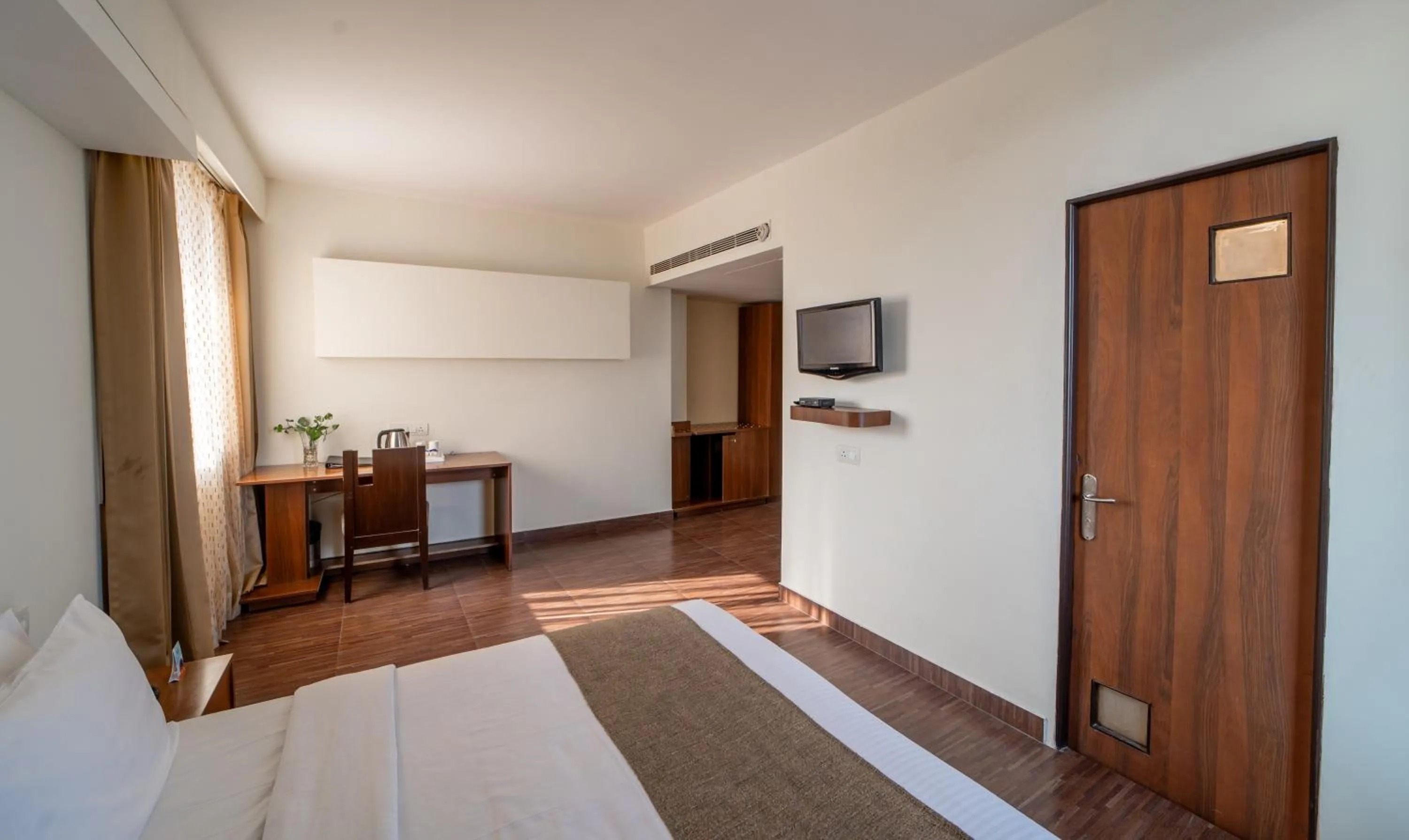 Bedroom, Bed in Whispering Palms Hotel Jaipur