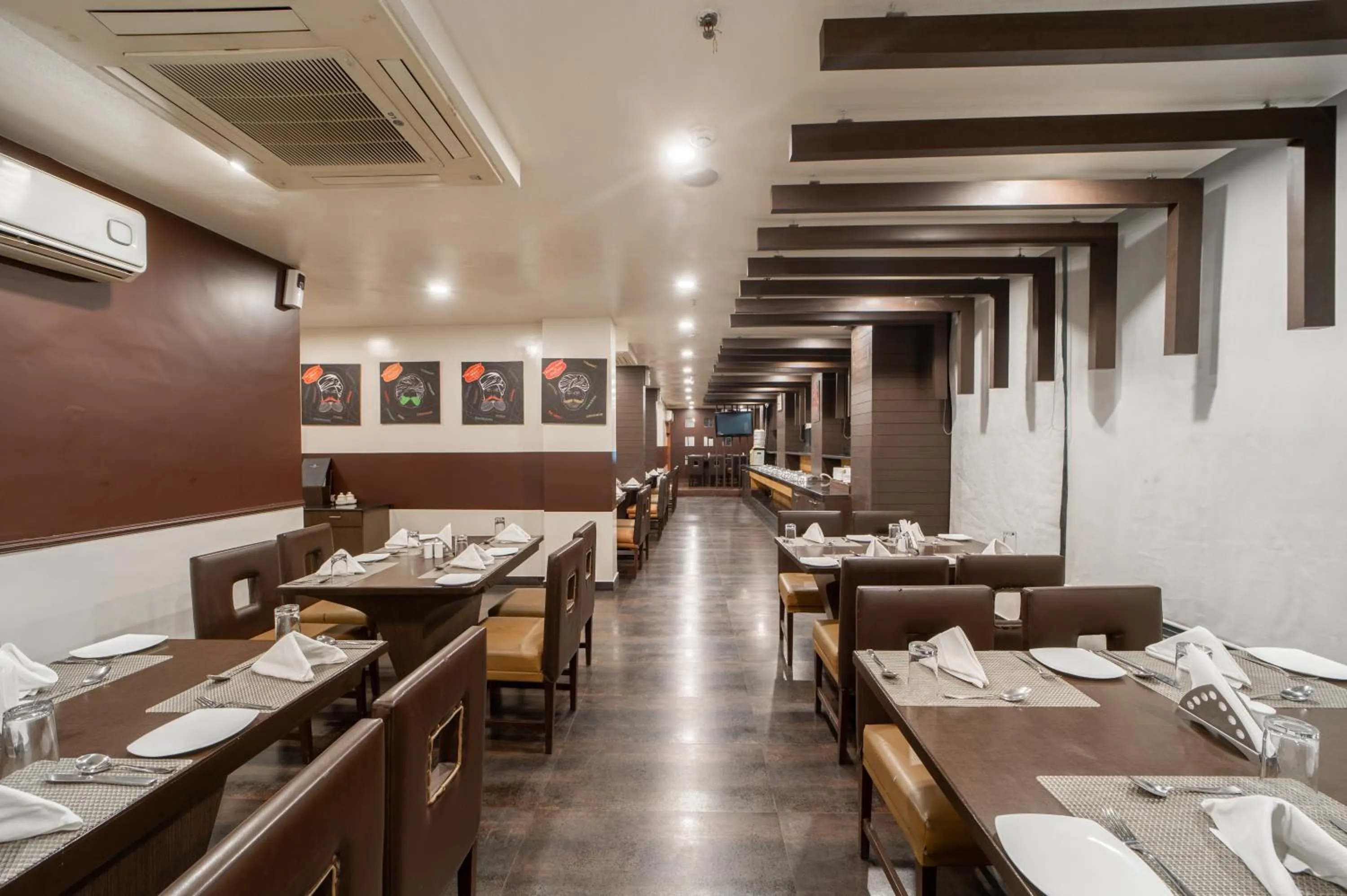 Restaurant/places to eat in Whispering Palms Hotel Jaipur