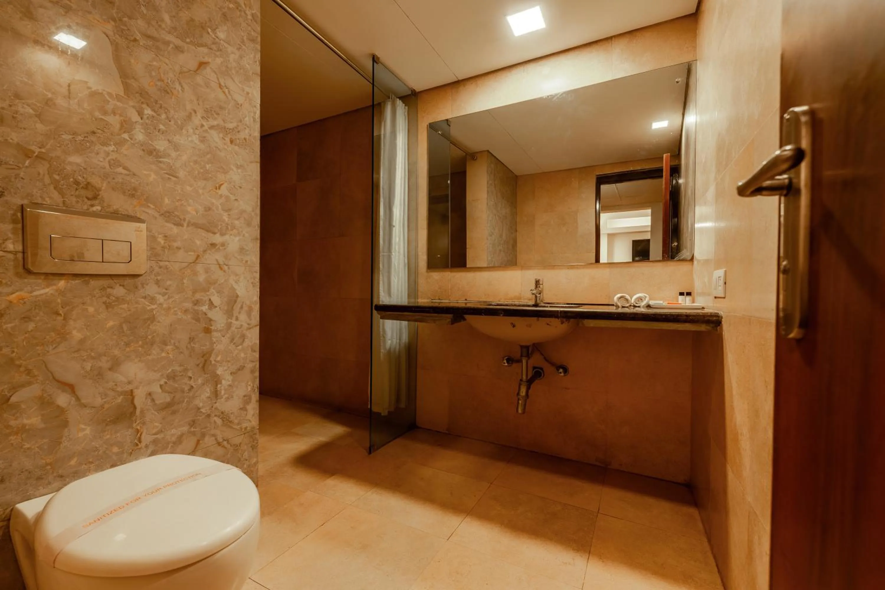 Bathroom in Whispering Palms Hotel Jaipur