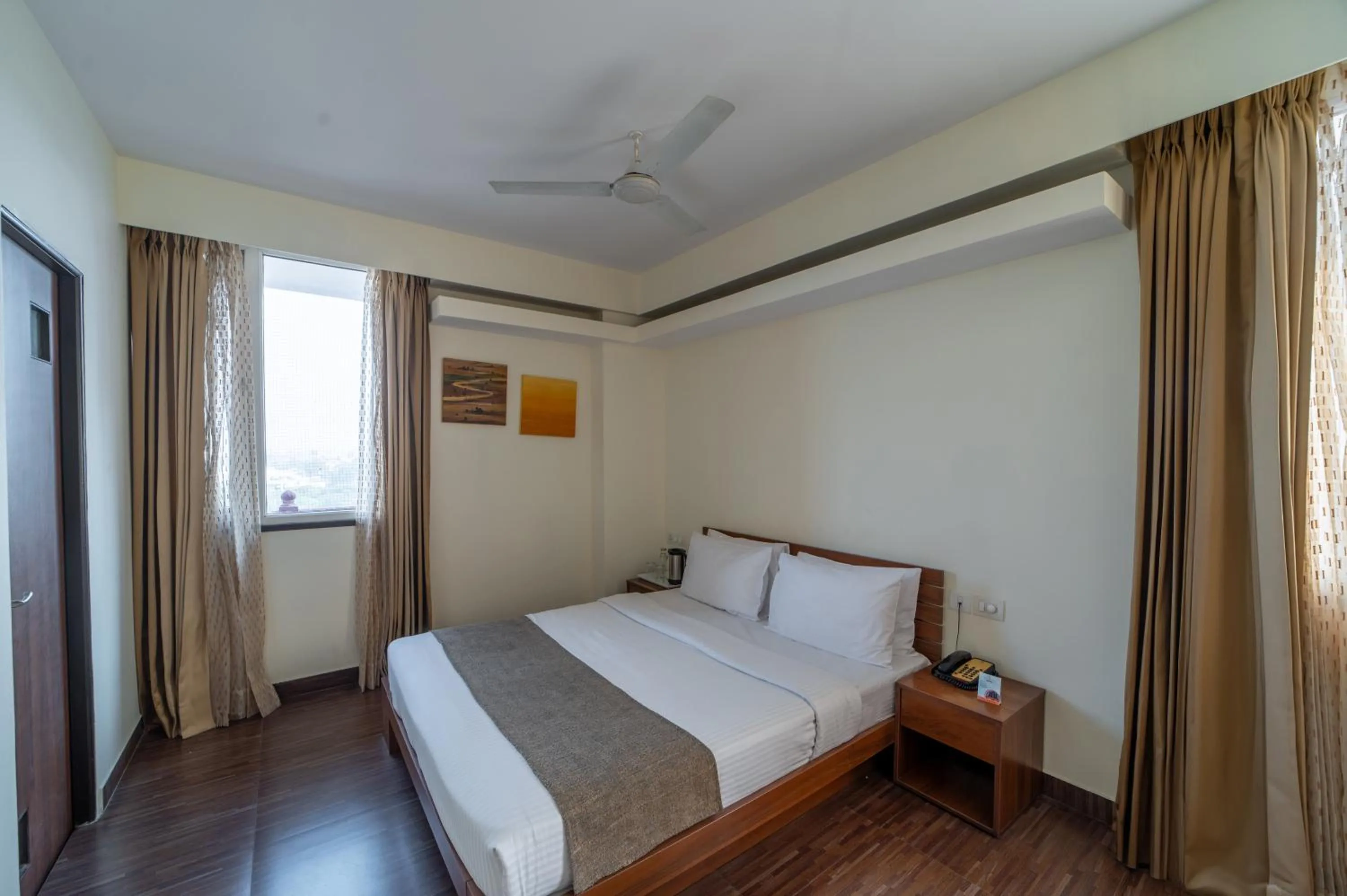 Bedroom, Bed in Whispering Palms Hotel Jaipur