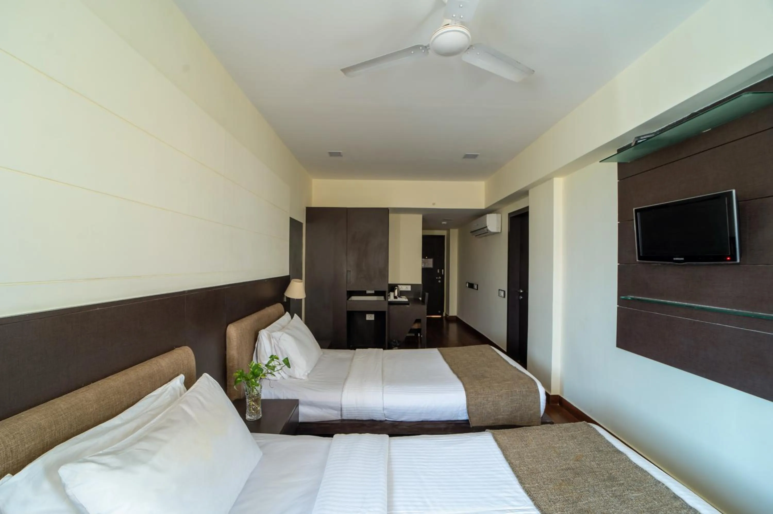 Bedroom, Bed in Whispering Palms Hotel Jaipur