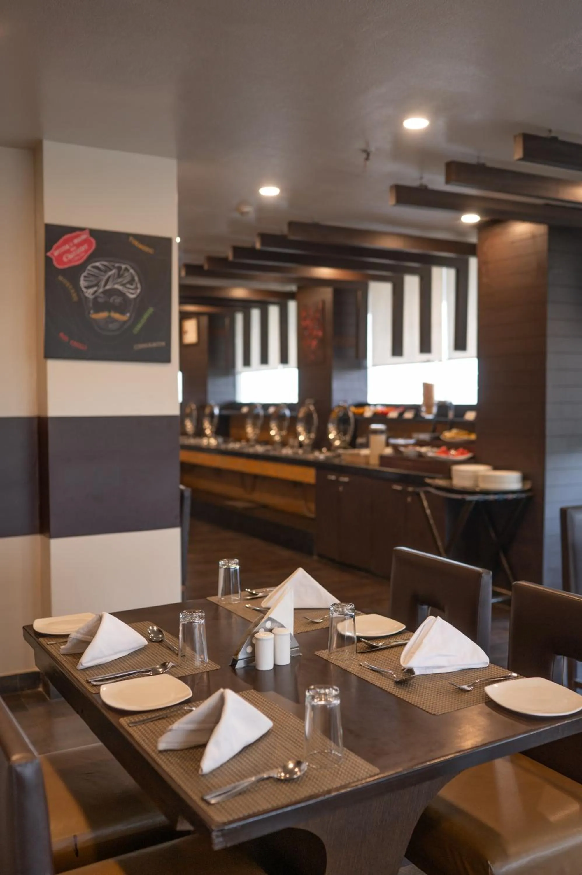 Restaurant/places to eat in Whispering Palms Hotel Jaipur