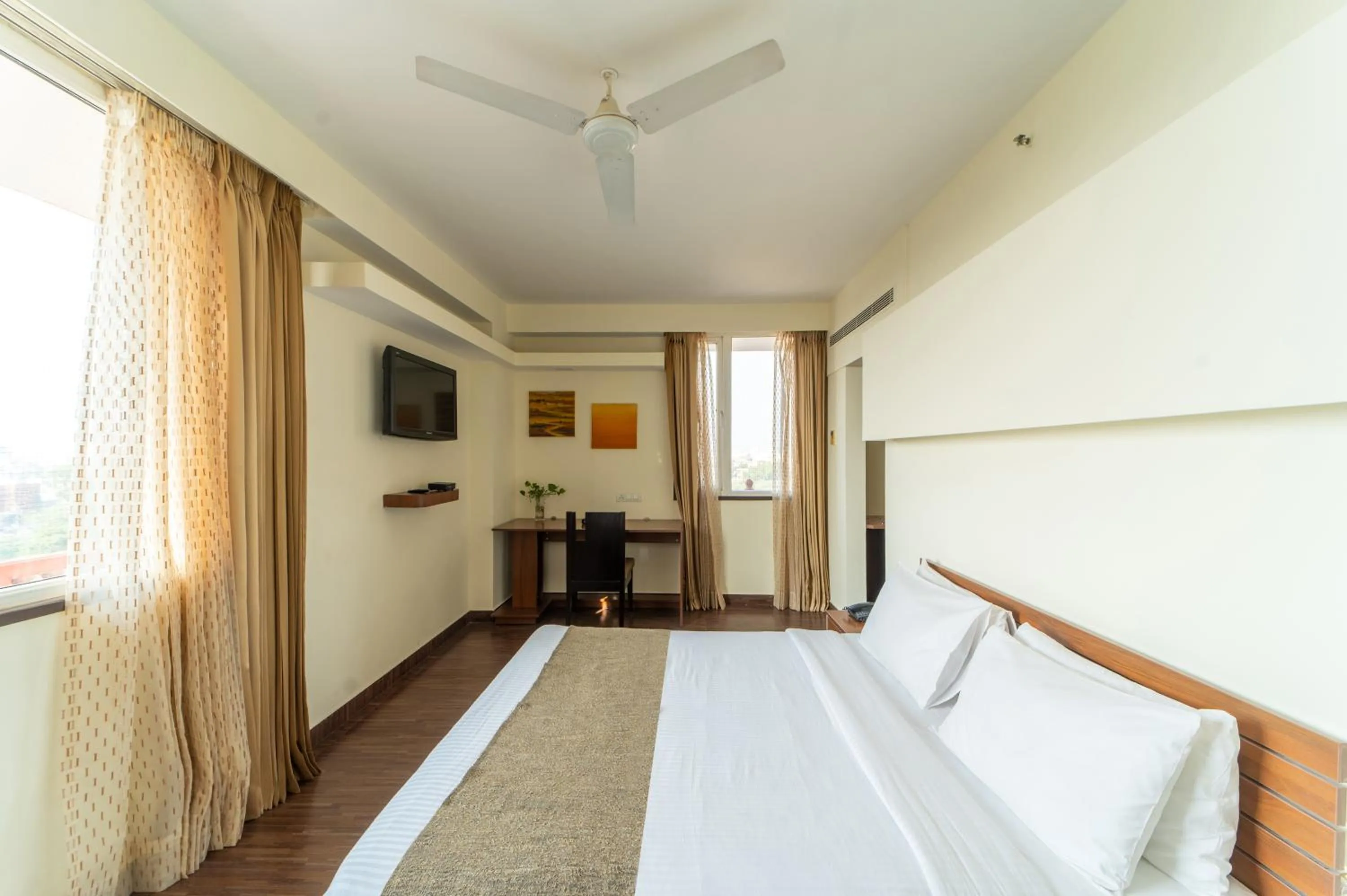 Bedroom, Bed in Whispering Palms Hotel Jaipur