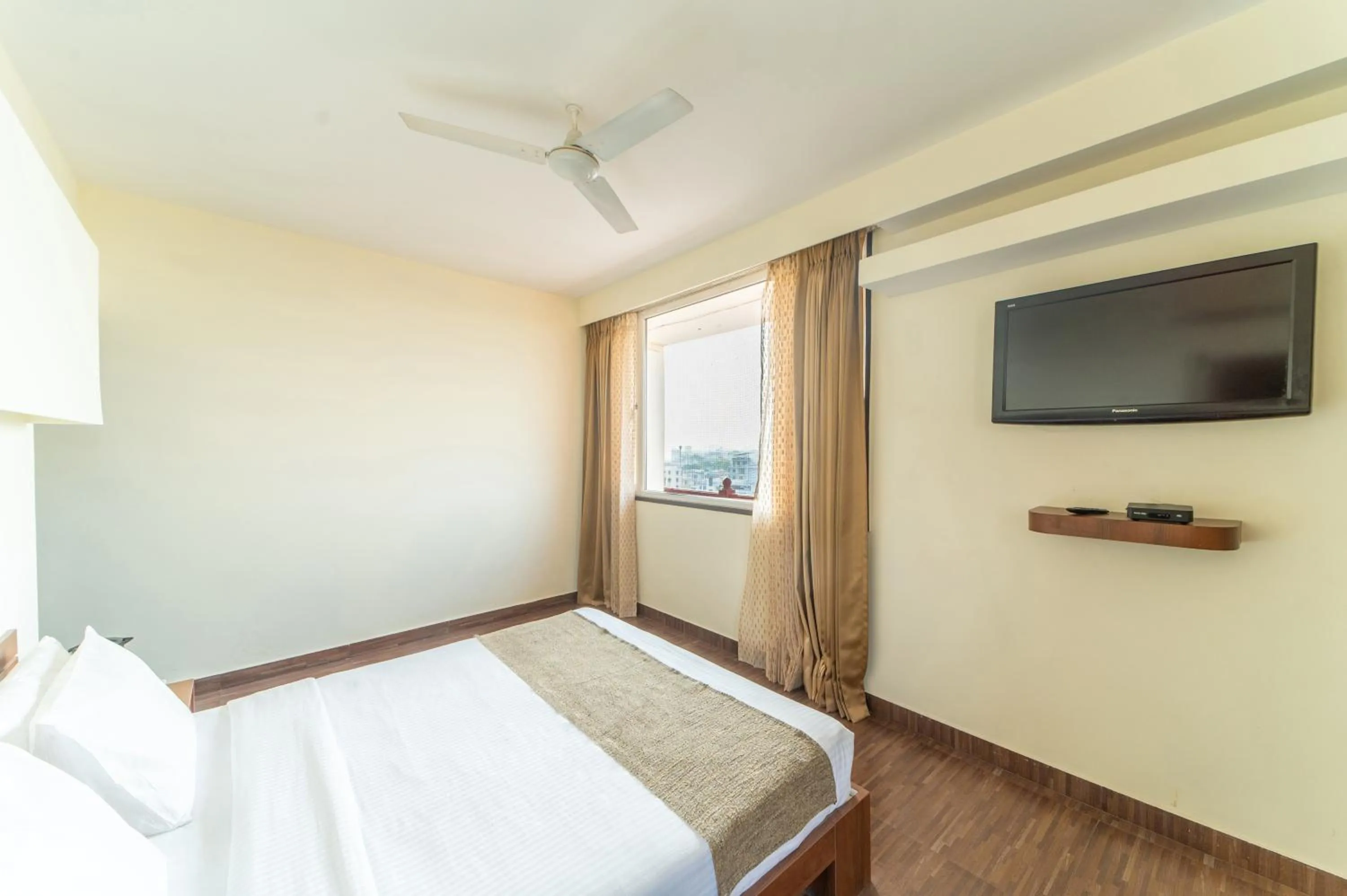Bedroom, Bed in Whispering Palms Hotel Jaipur