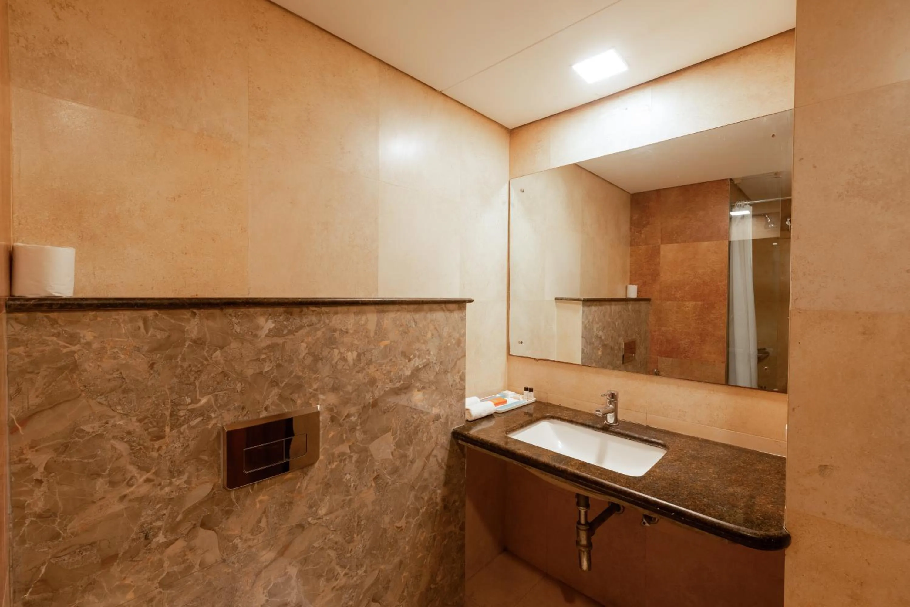 Bathroom in Whispering Palms Hotel Jaipur