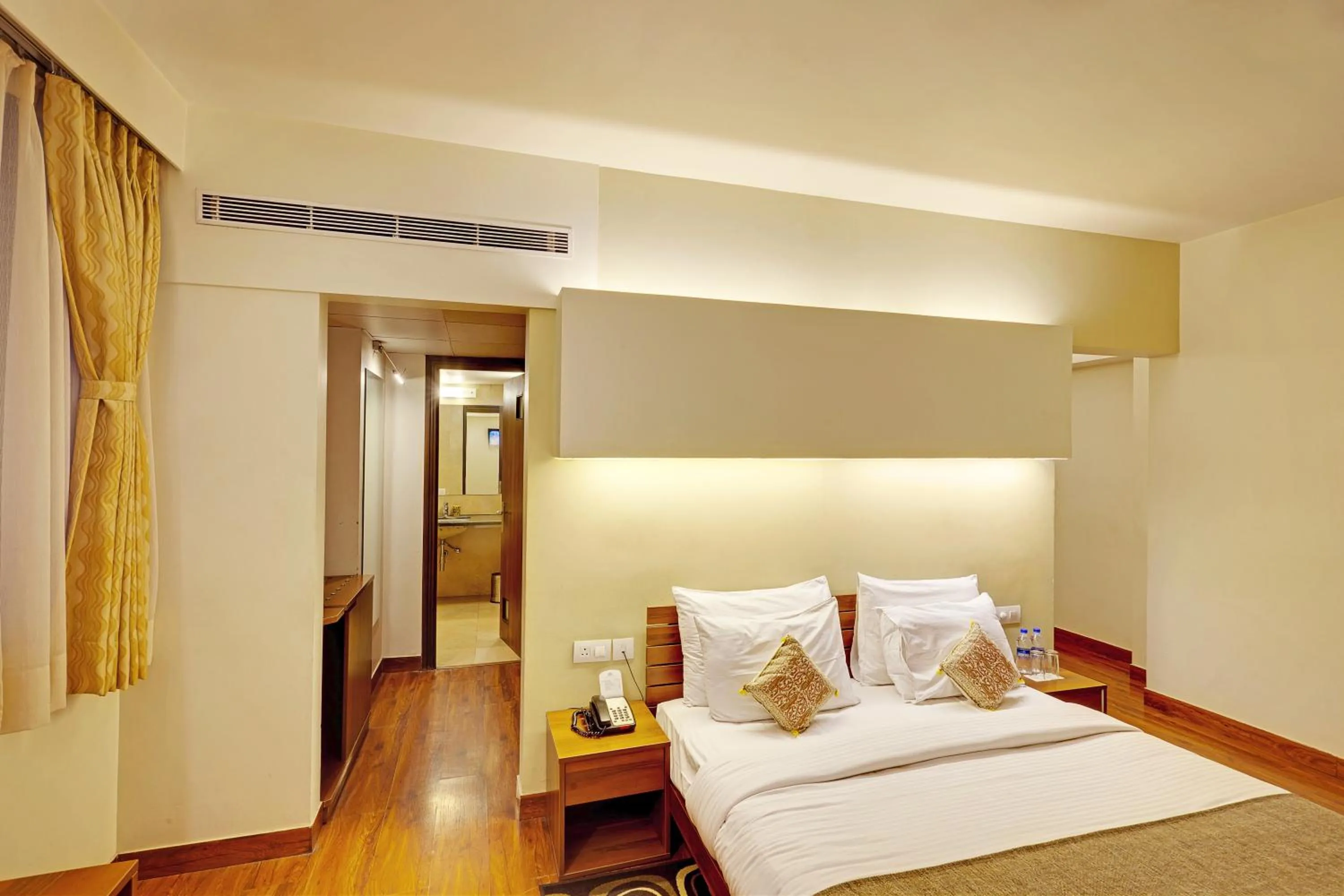 Photo of the whole room, Bed in Whispering Palms Hotel Jaipur