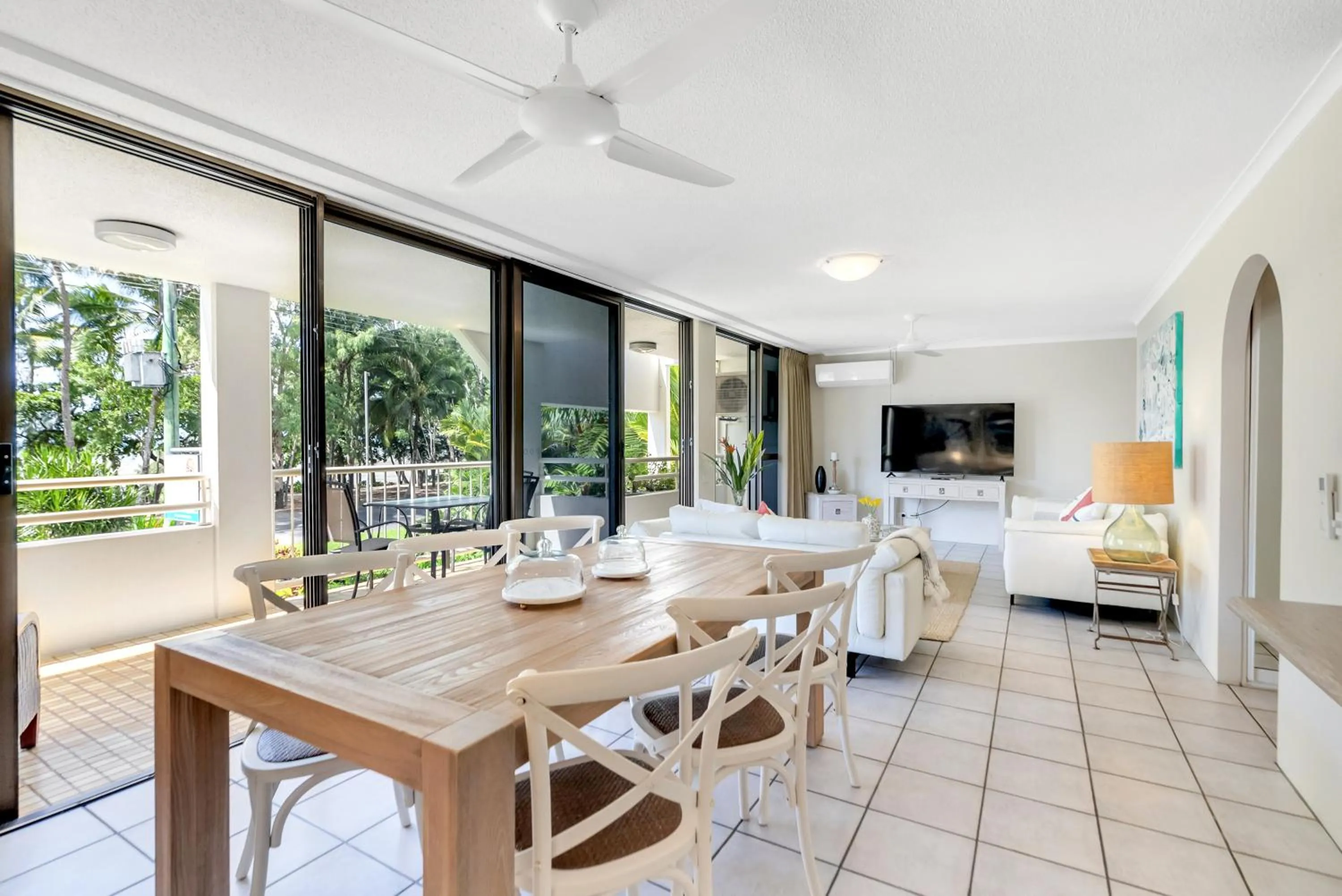 Dining area in Argosy On The Beach