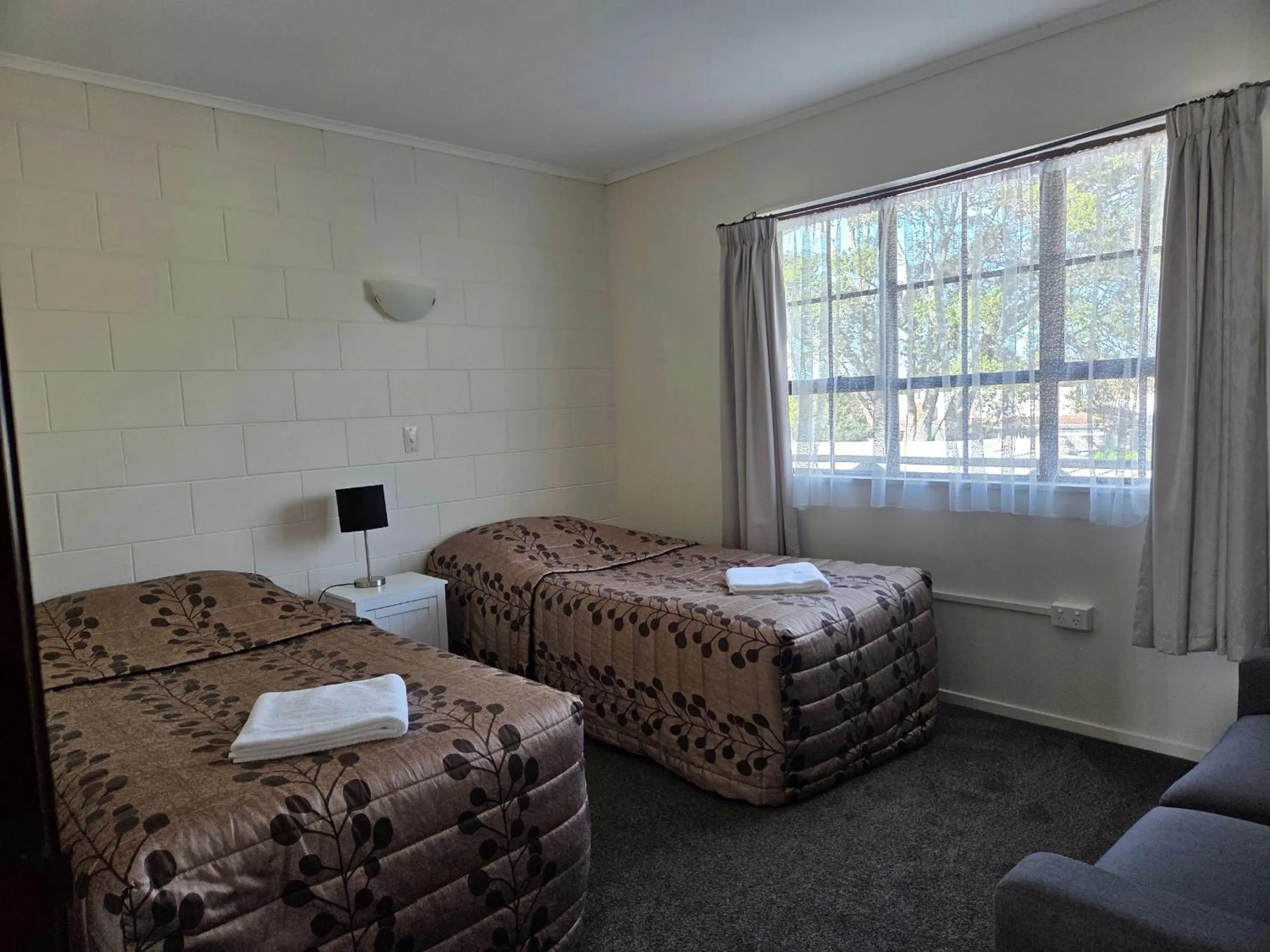 Bed in Stonehaven Motel