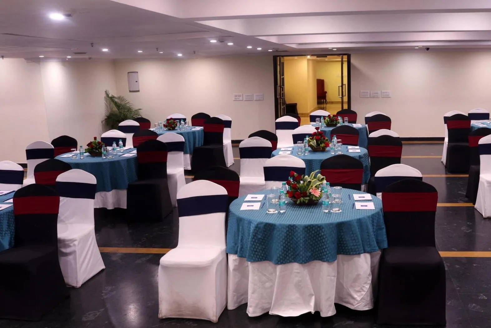 Restaurant/places to eat in Le Lac Sarovar Portico- Ranchi