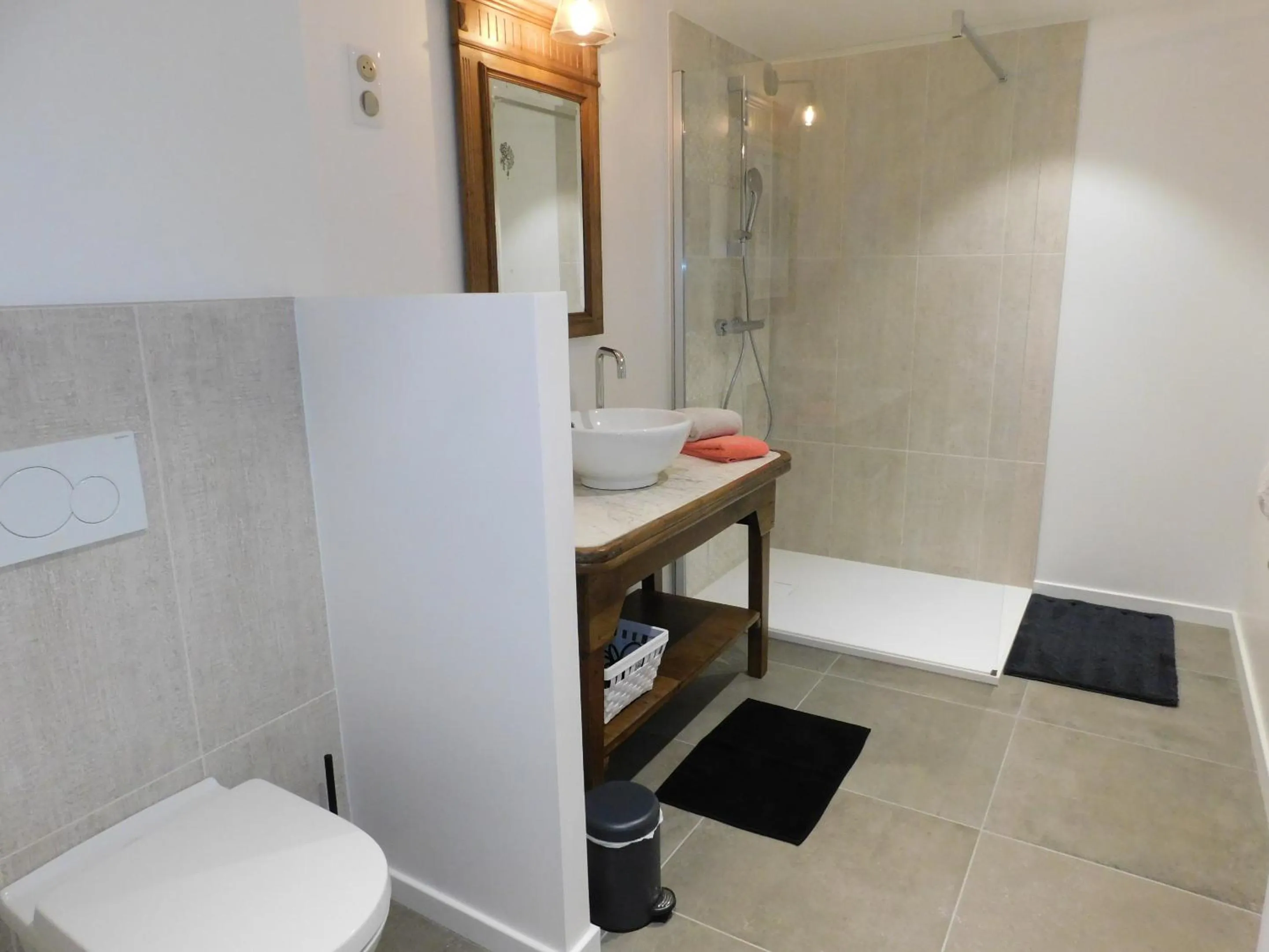 Bathroom in La Maison de Paul & Margaux