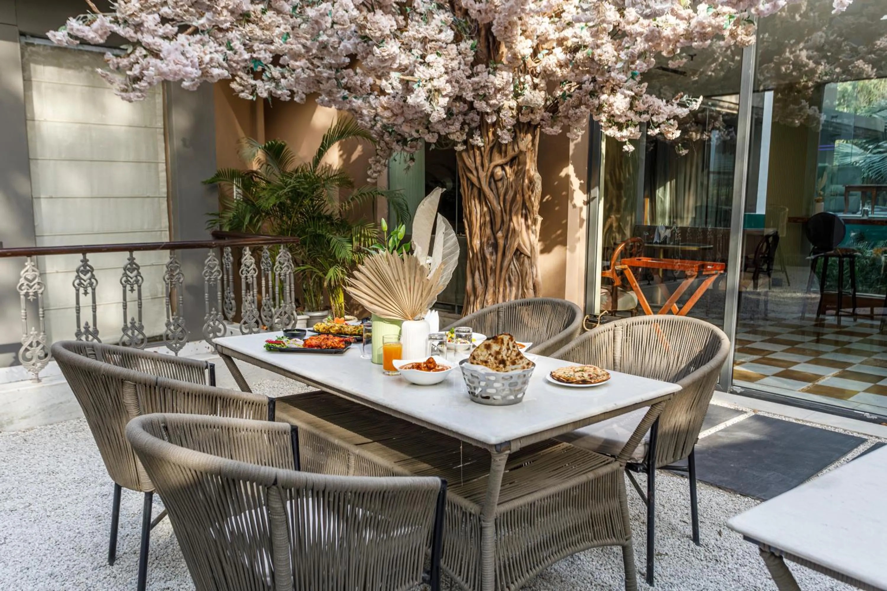 Restaurant/places to eat in Spara Boutique Resort