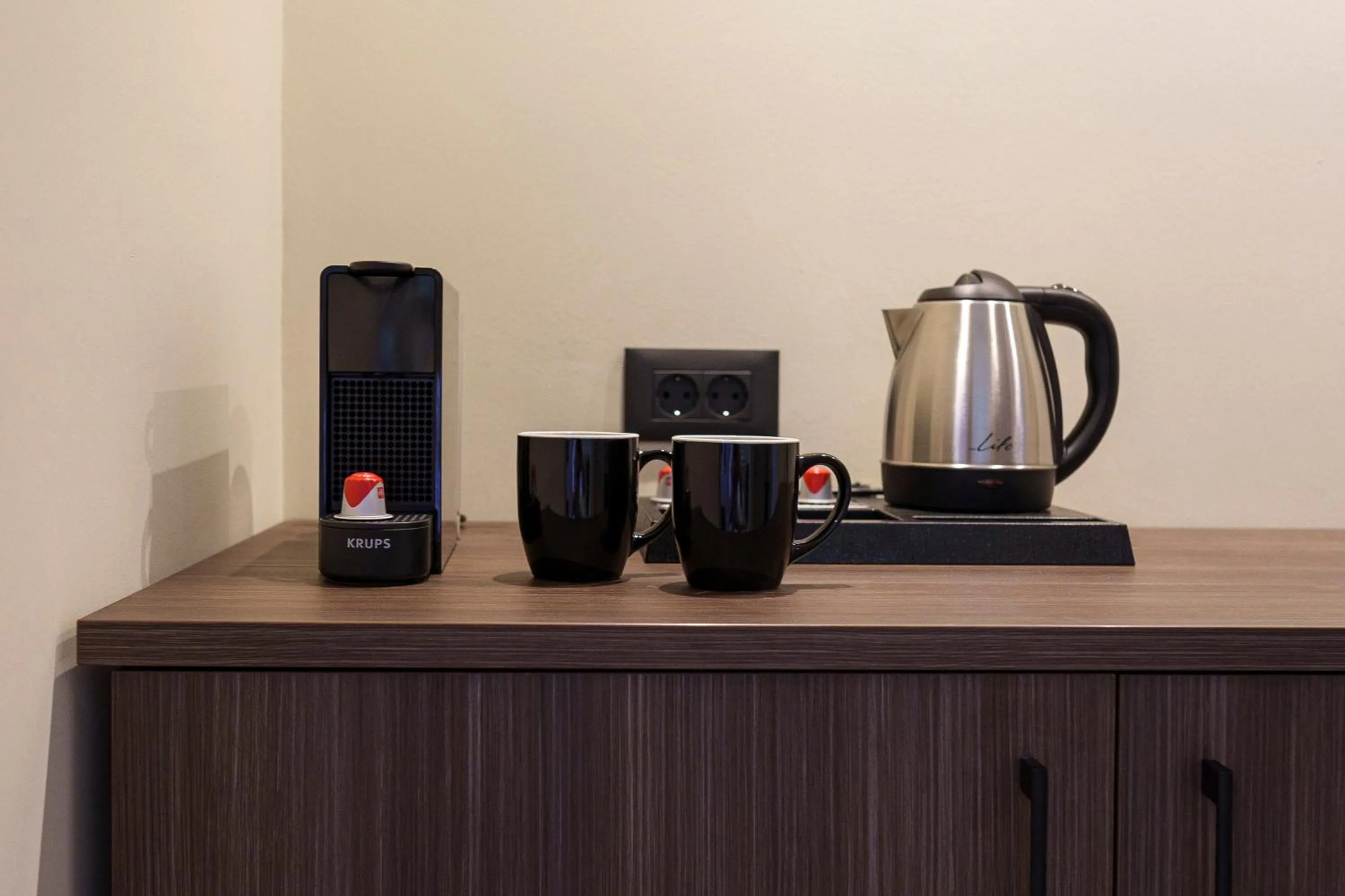 Coffee/tea facilities in Mariette Rhodes Urban Suites