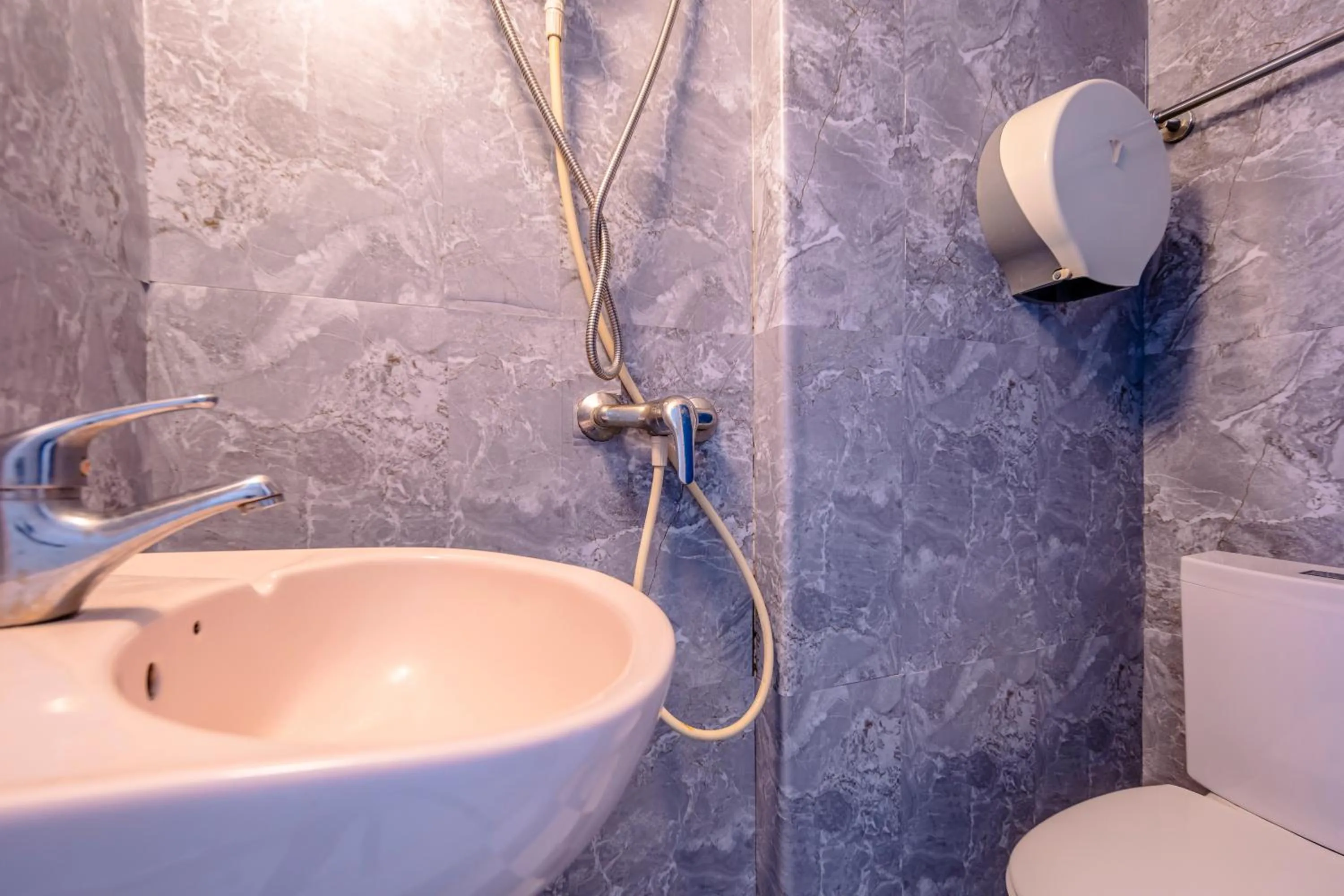 Shower in K Hotel 14