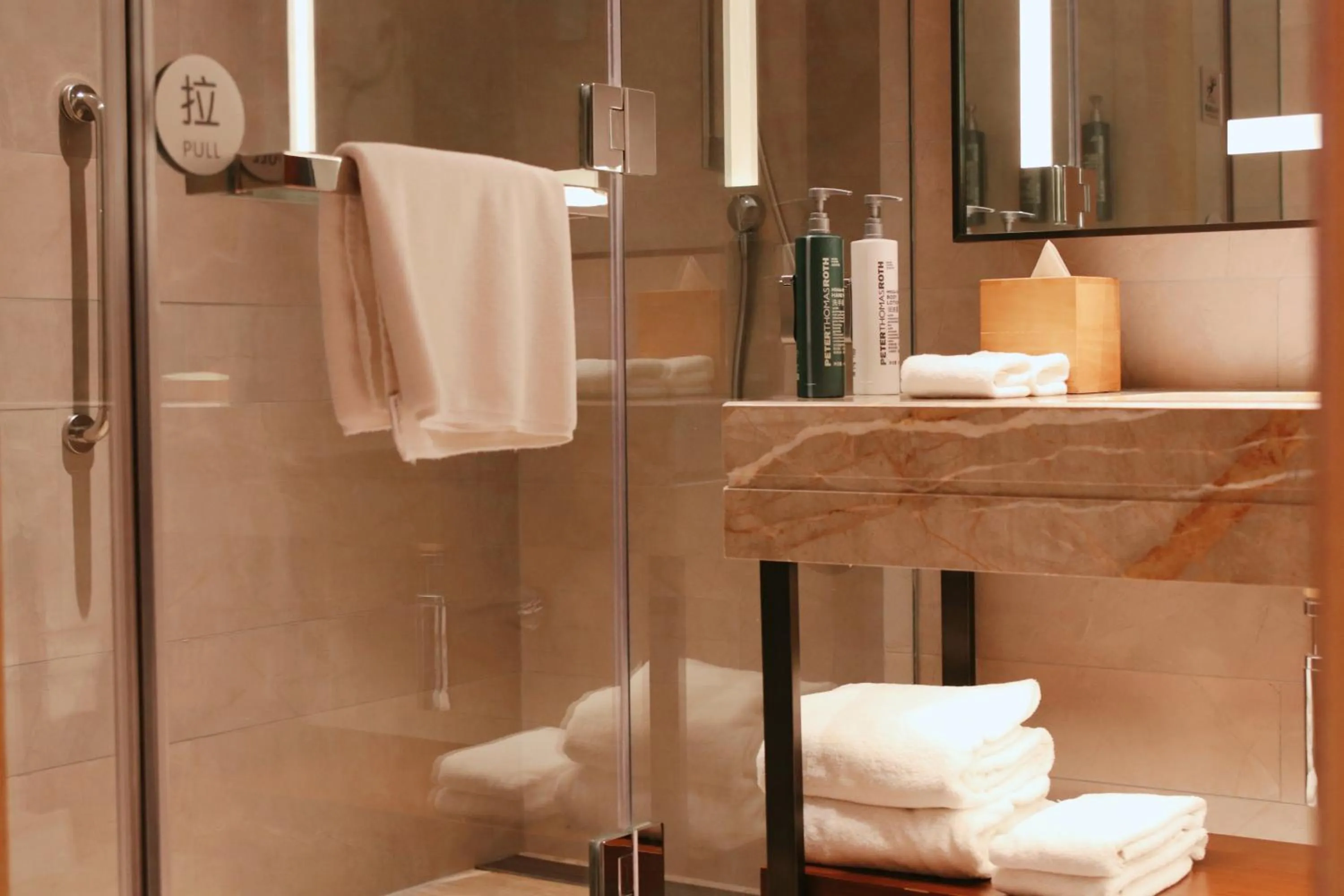 Shower in Hilton Garden Inn Nujiang