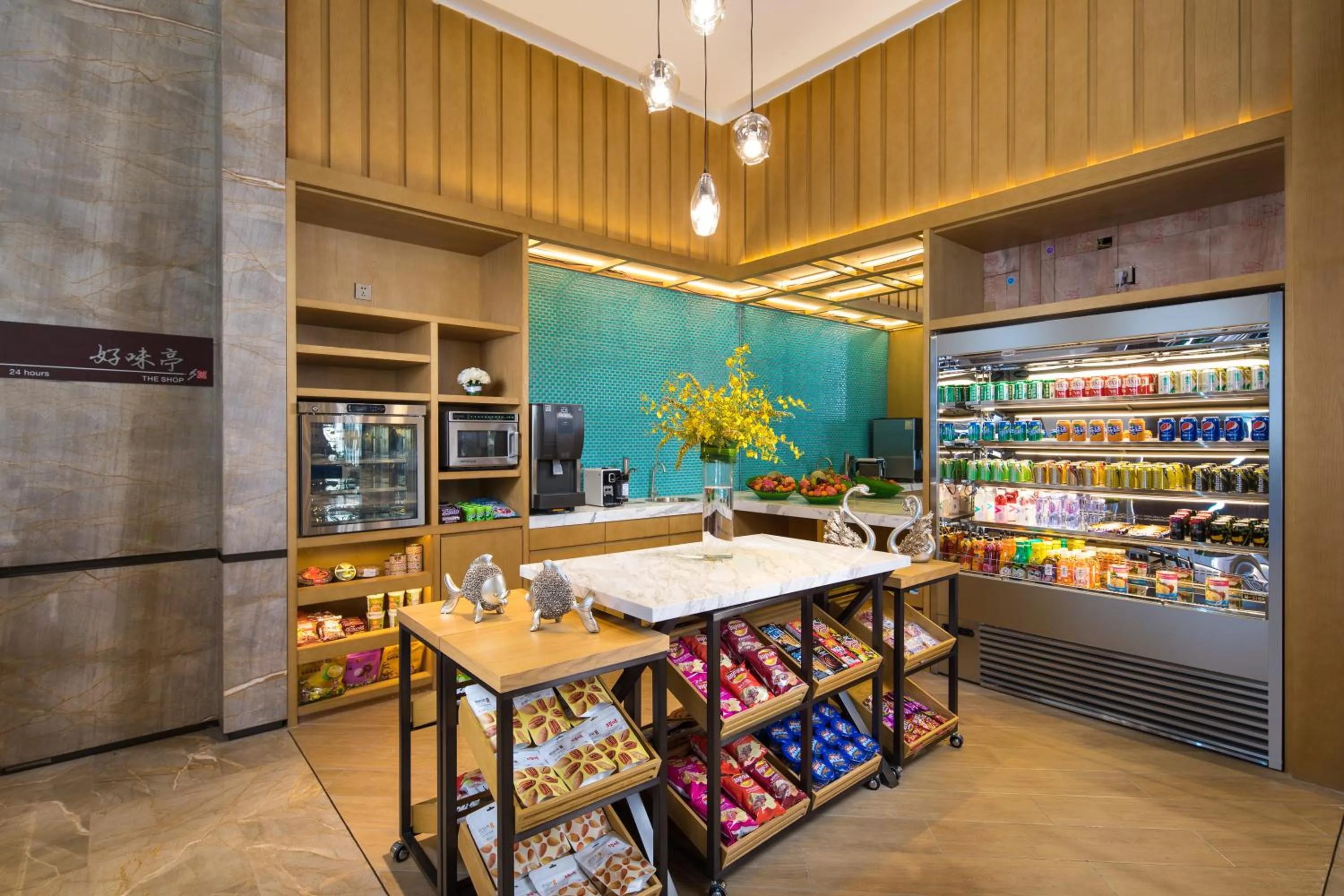 On-site shops in Hilton Garden Inn Nujiang