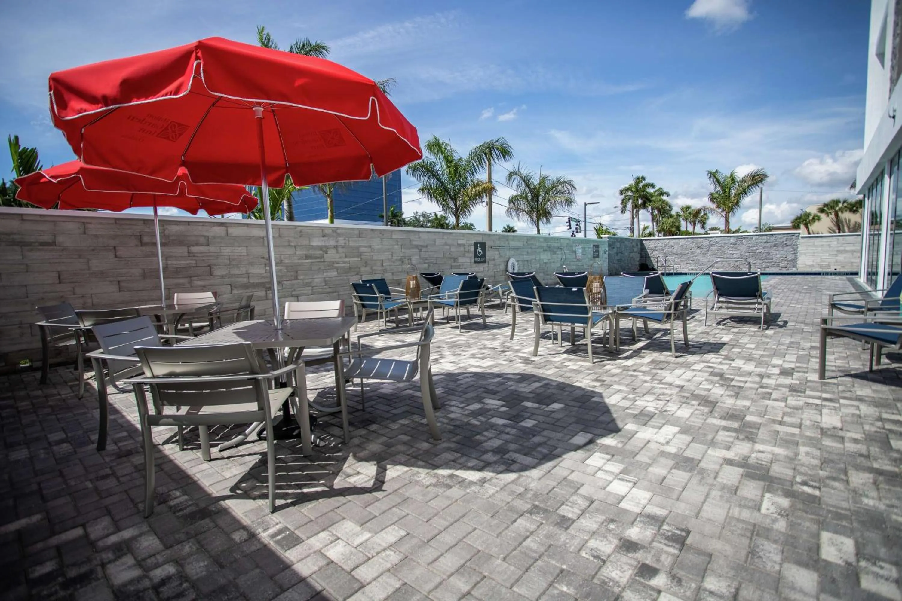 Patio in Hilton Garden Inn West Palm Beach I95 Outlets