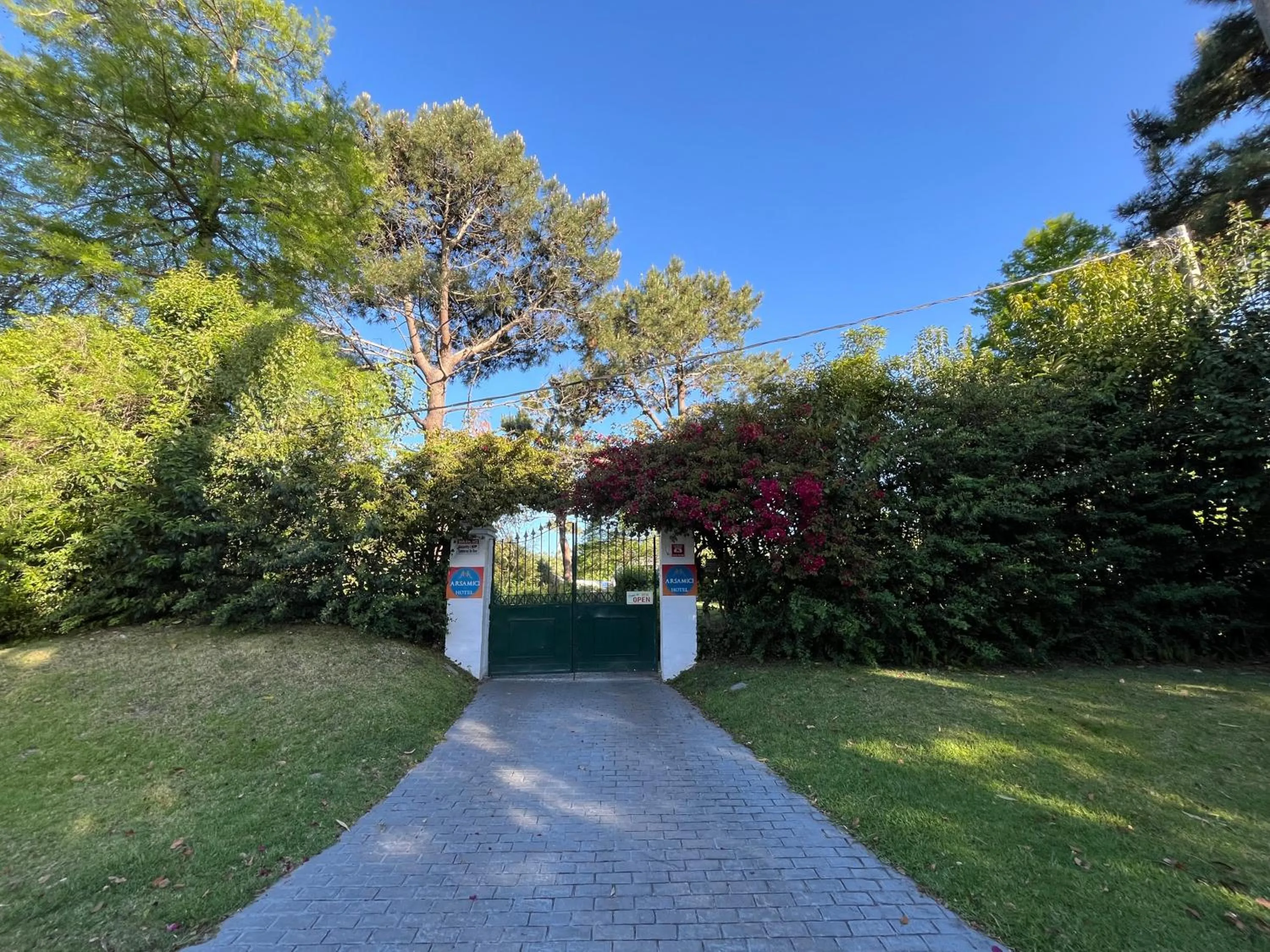 Facade/entrance in Arsamici Hotel
