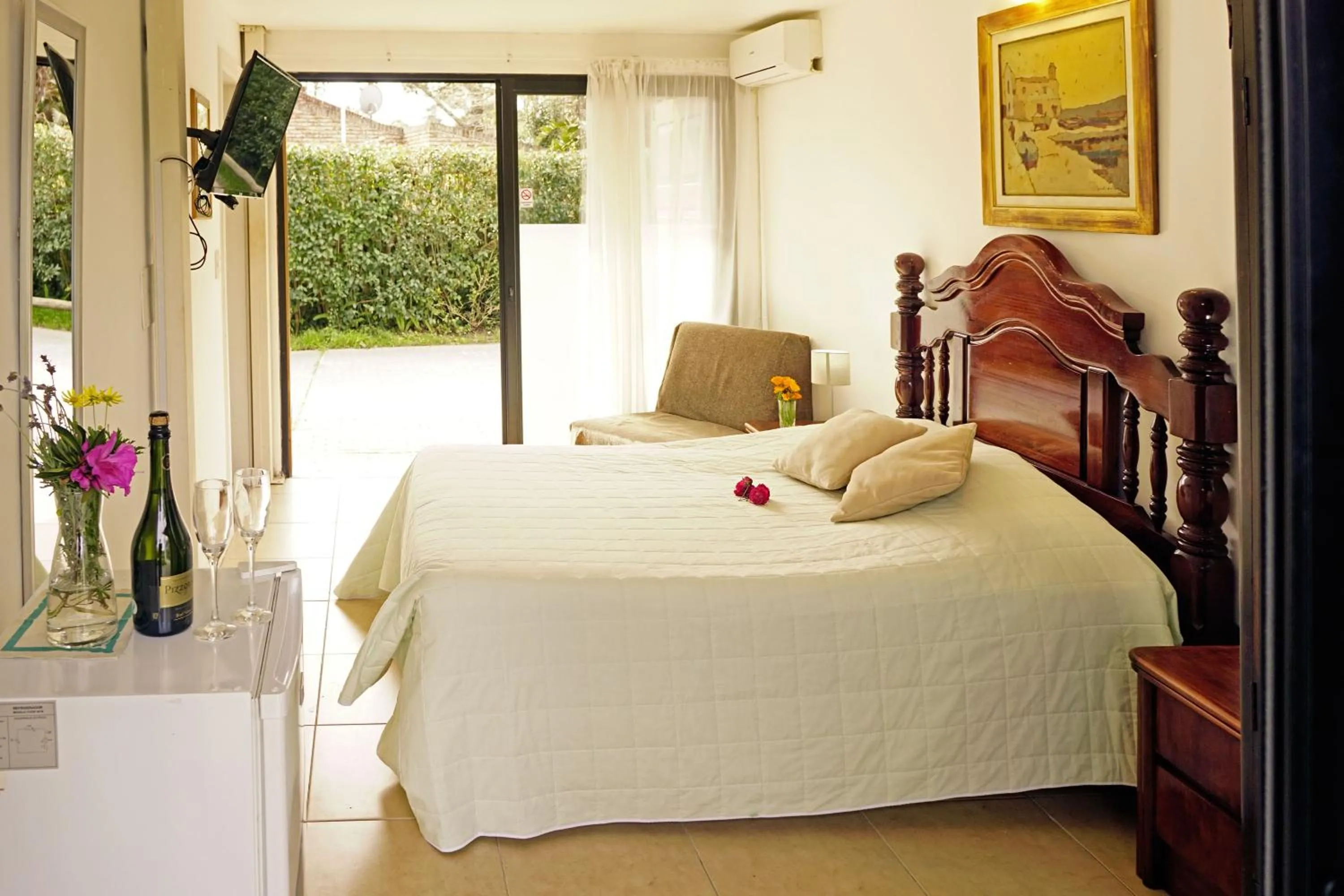 Photo of the whole room, Bed in Arsamici Hotel