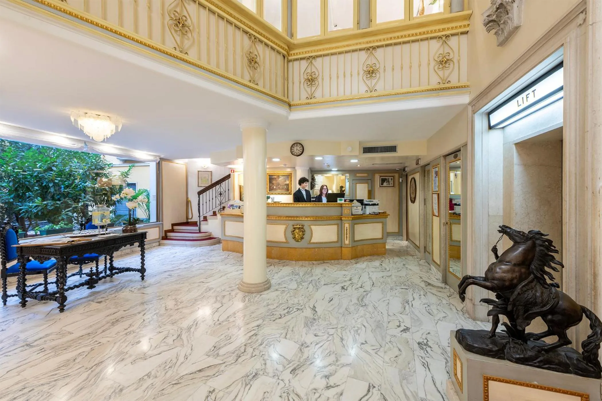 Facade/entrance in Majestic Toscanelli (centro storico)