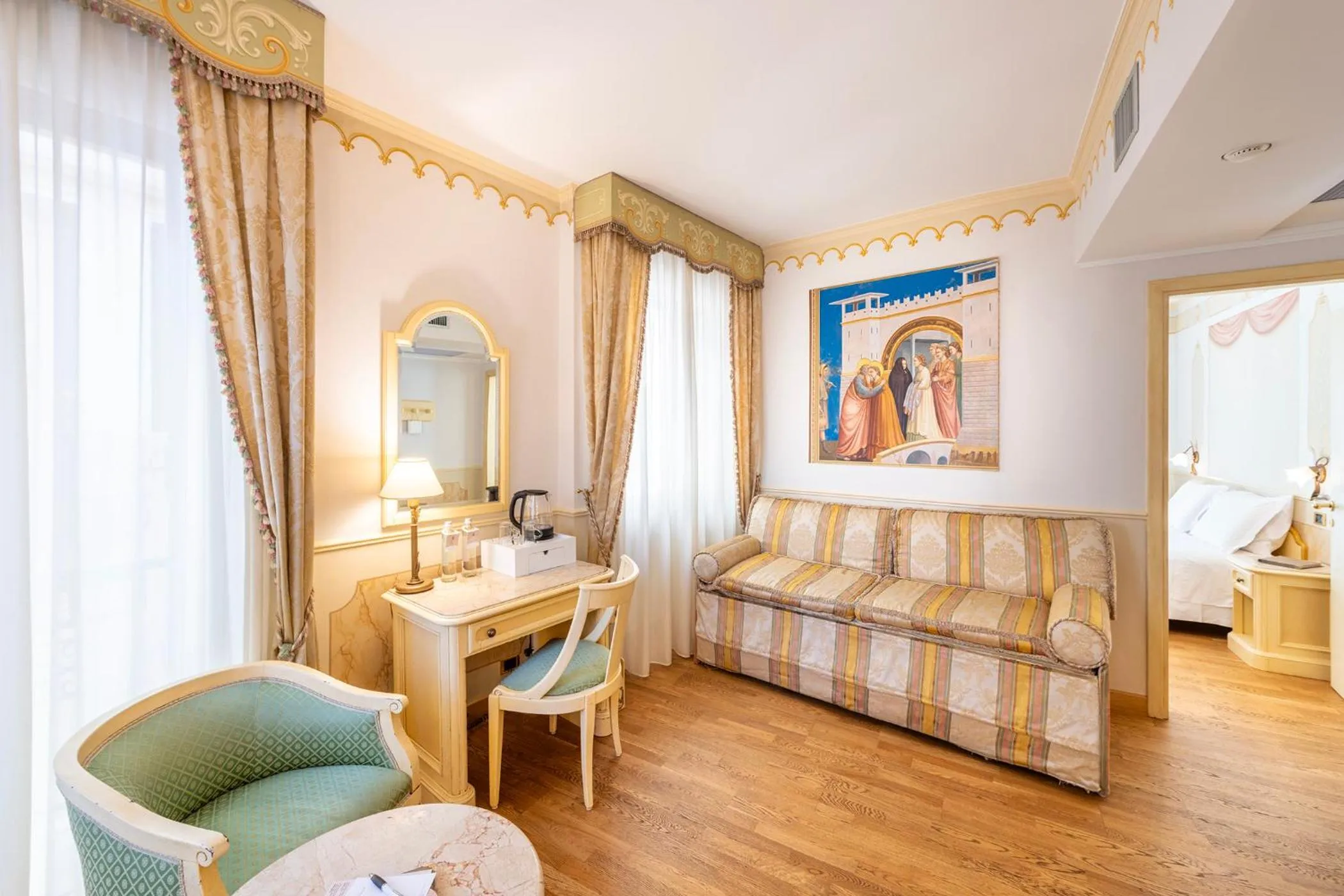 Living room, Bed in Majestic Toscanelli (centro storico)