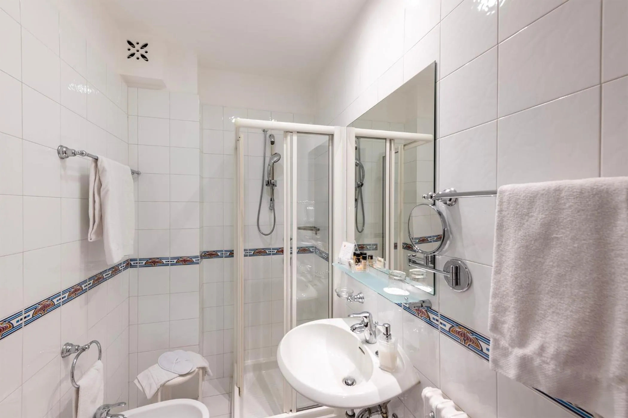 Bathroom in Majestic Toscanelli (centro storico)