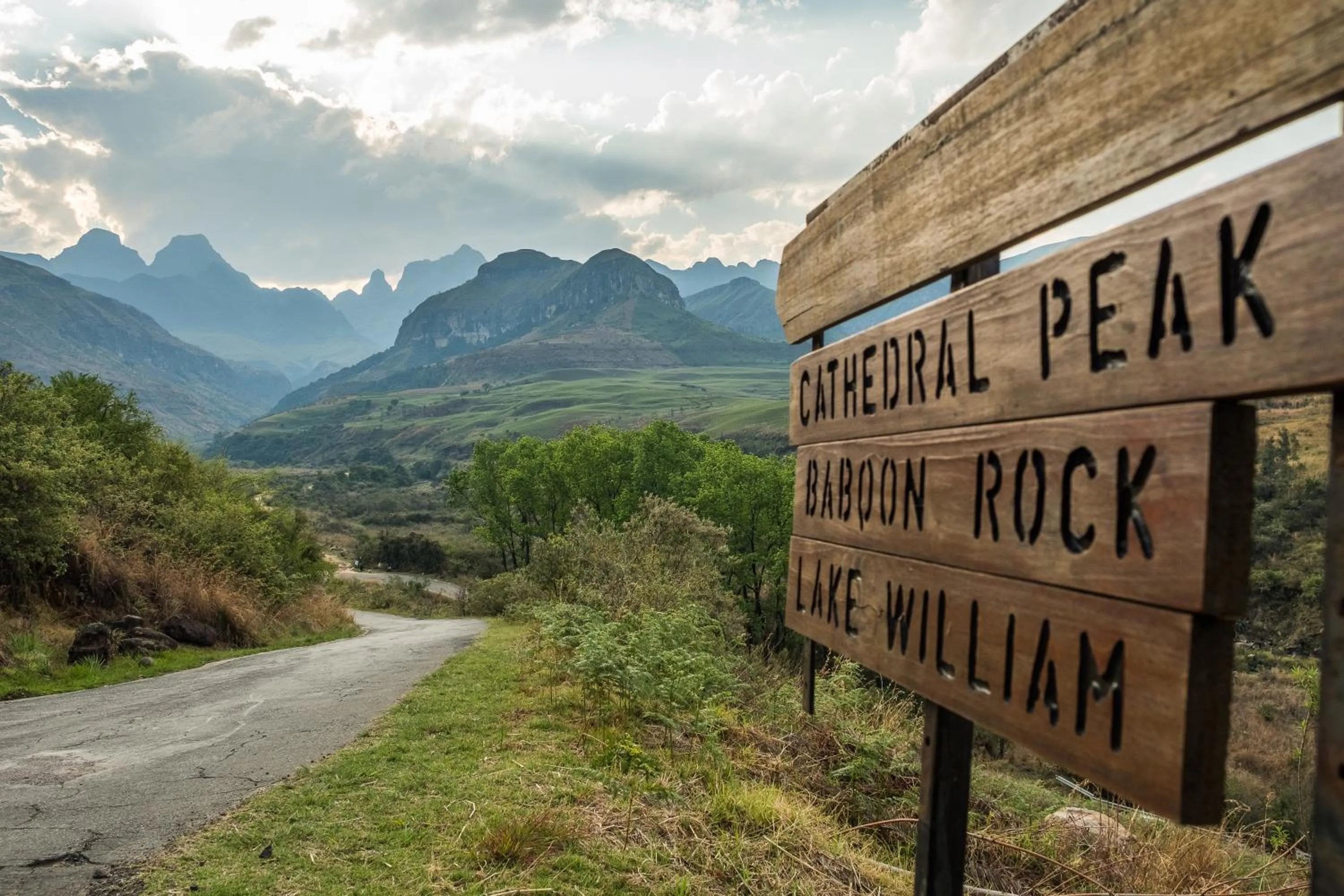 Mountain view in Cathedral Peak Hotel