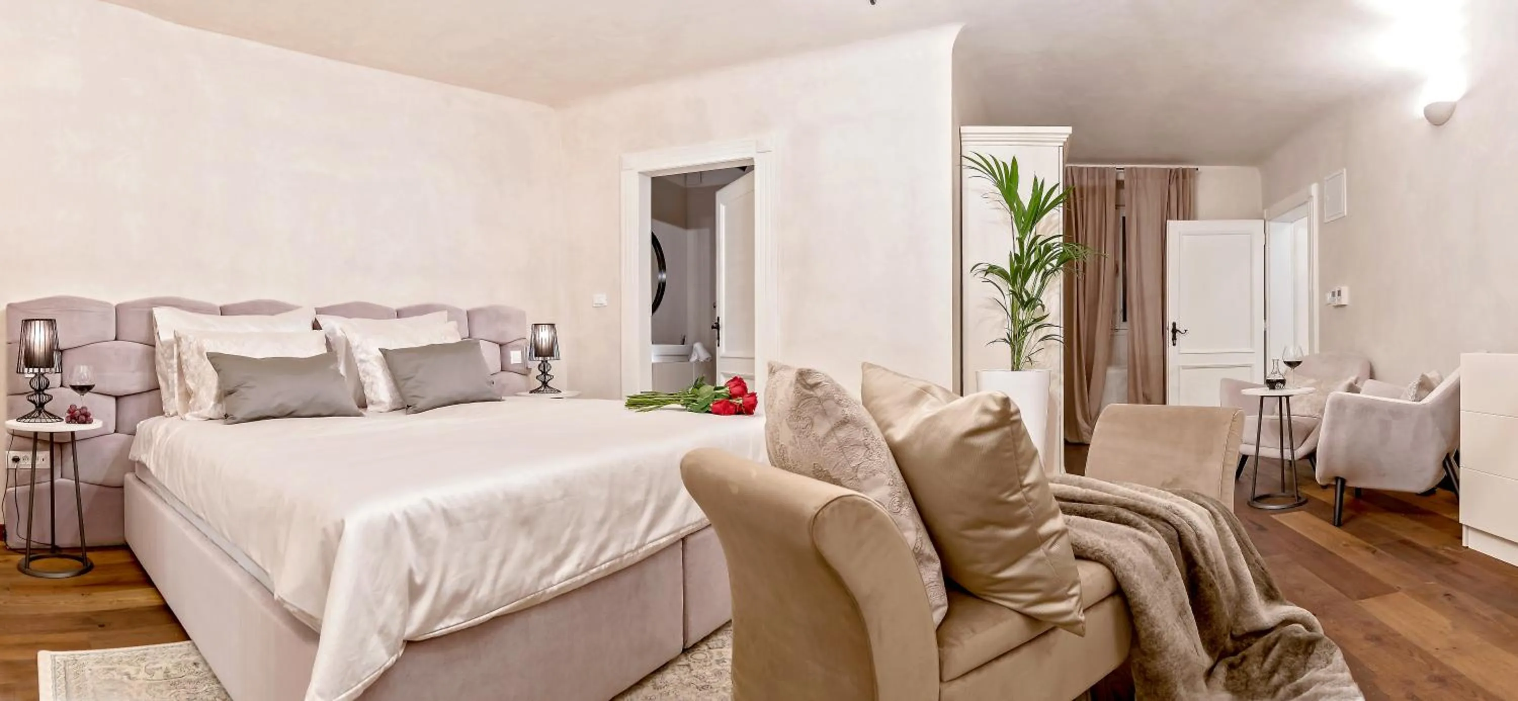 Photo of the whole room, Bed in Puteus Palace Heritage Hotel