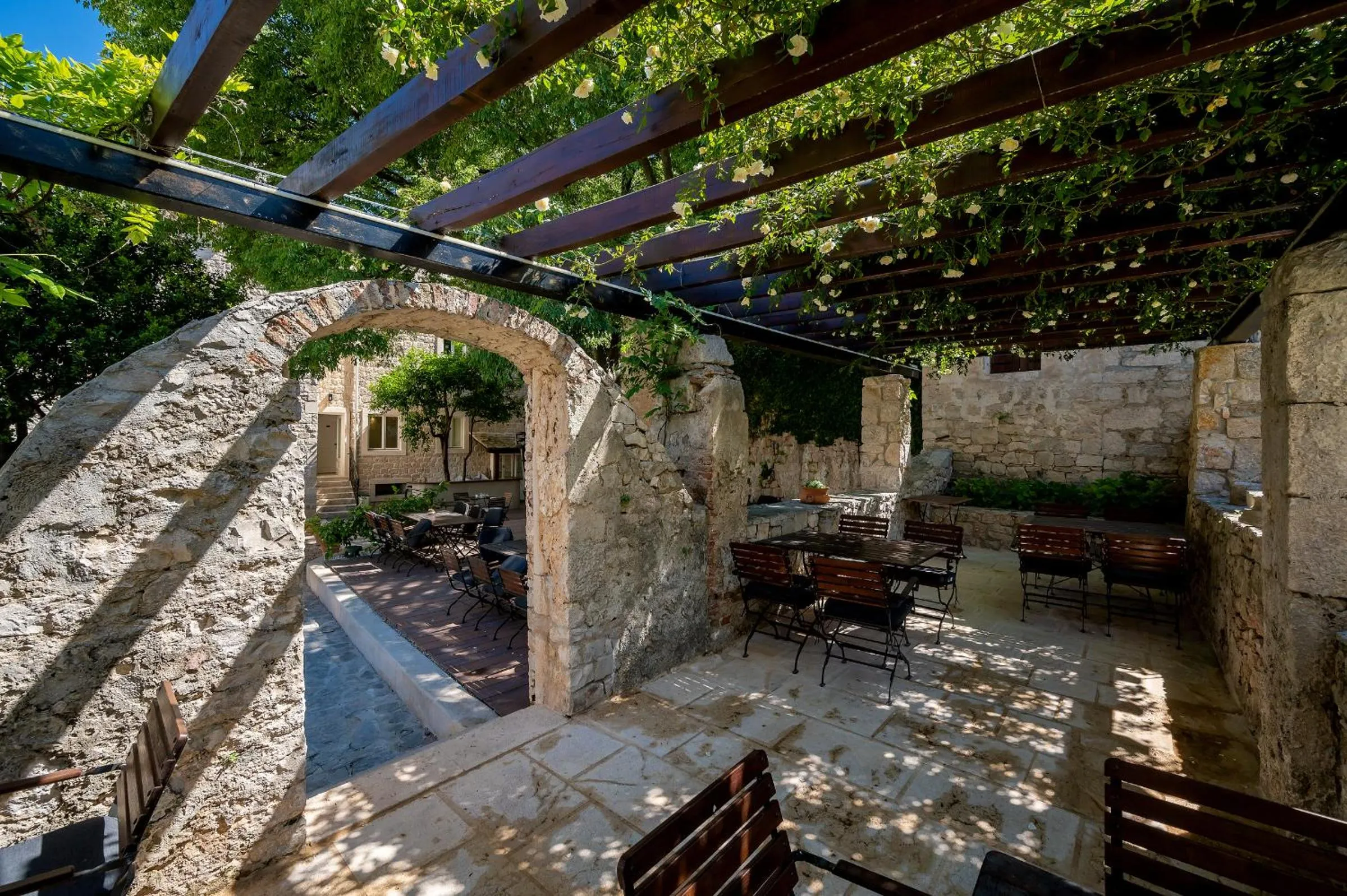 Restaurant/places to eat in Puteus Palace Heritage Hotel