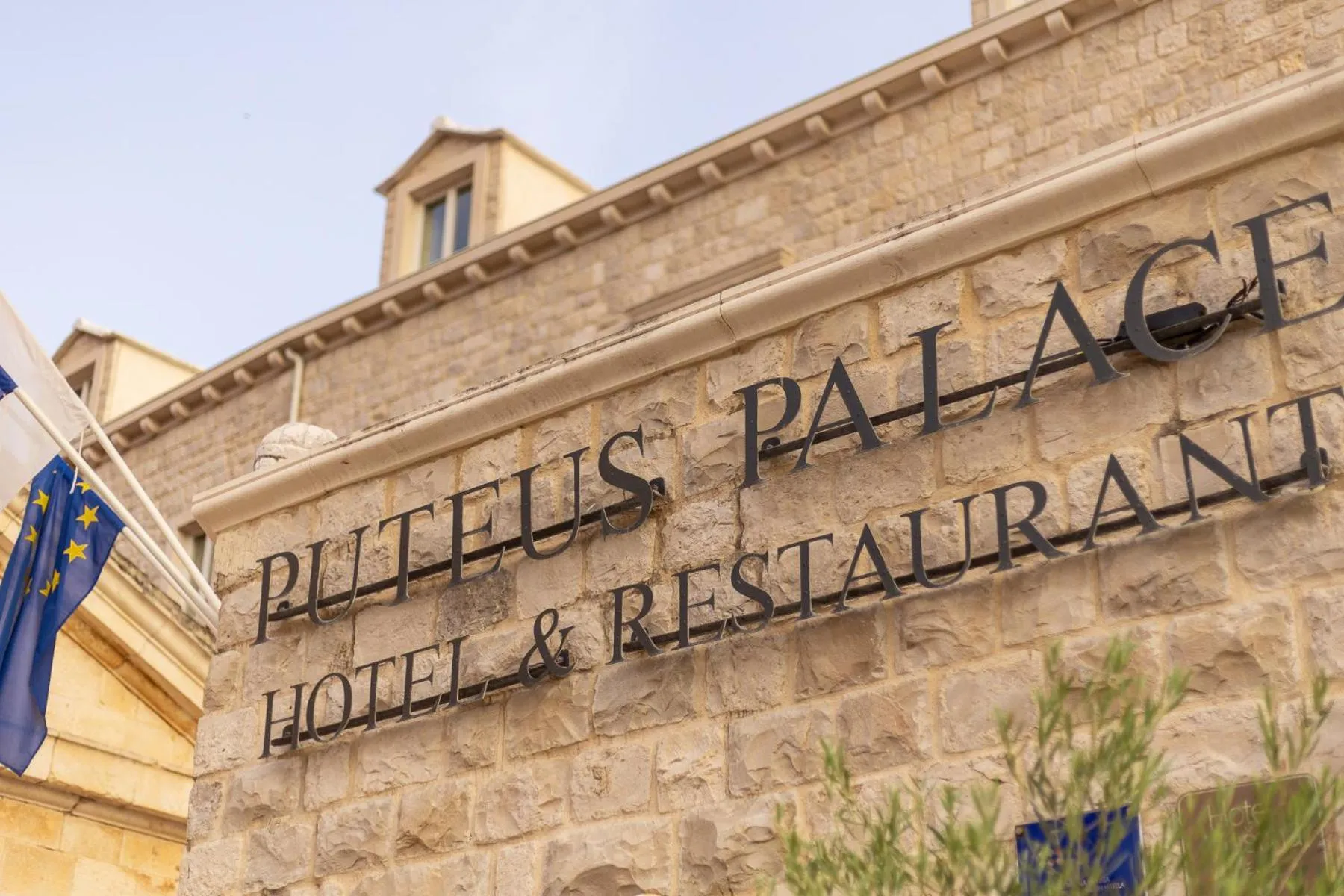 Facade/entrance in Puteus Palace Heritage Hotel