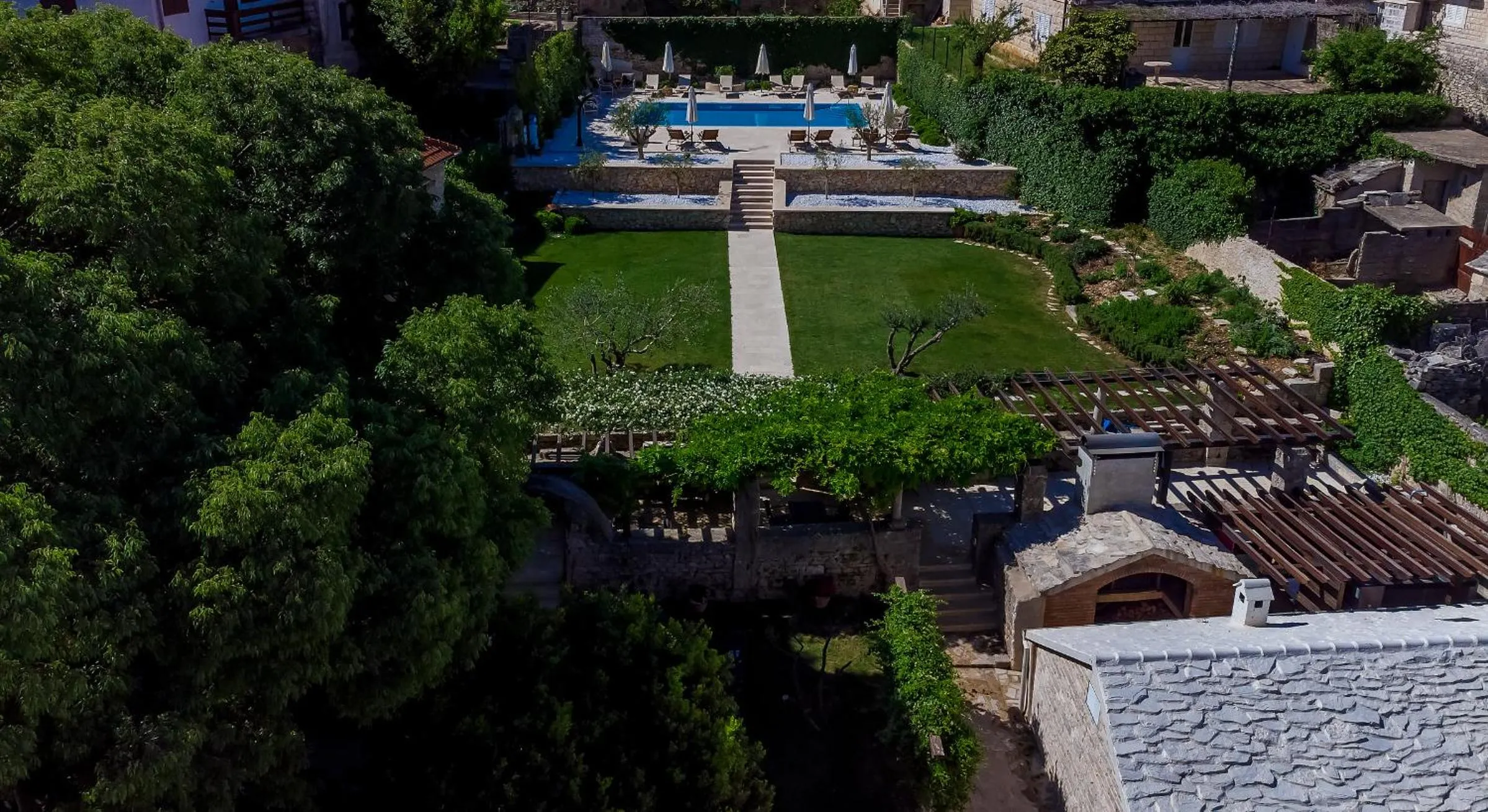 Property building in Puteus Palace Heritage Hotel