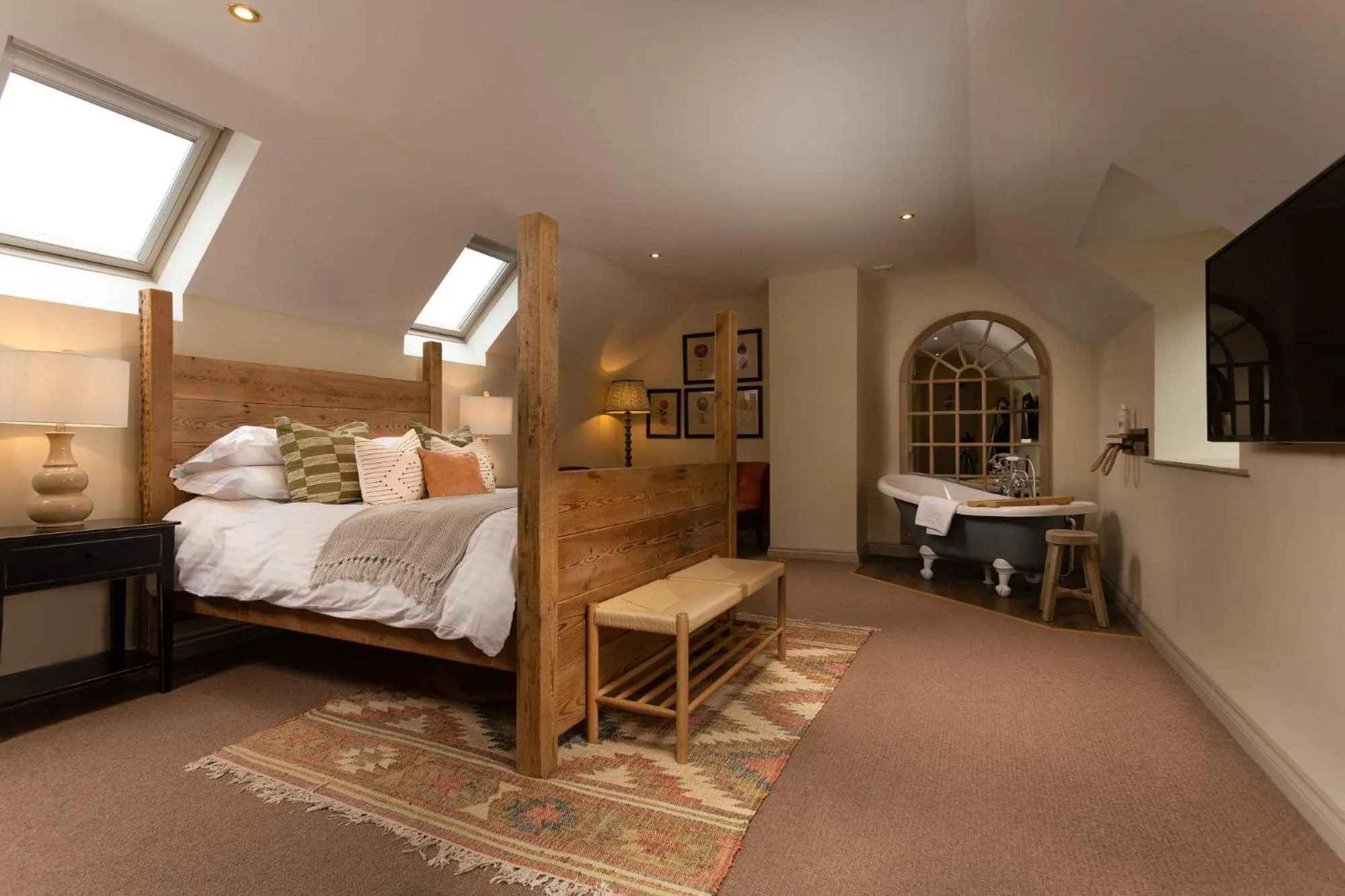 Deluxe King Room - single occupancy in Castle Inn