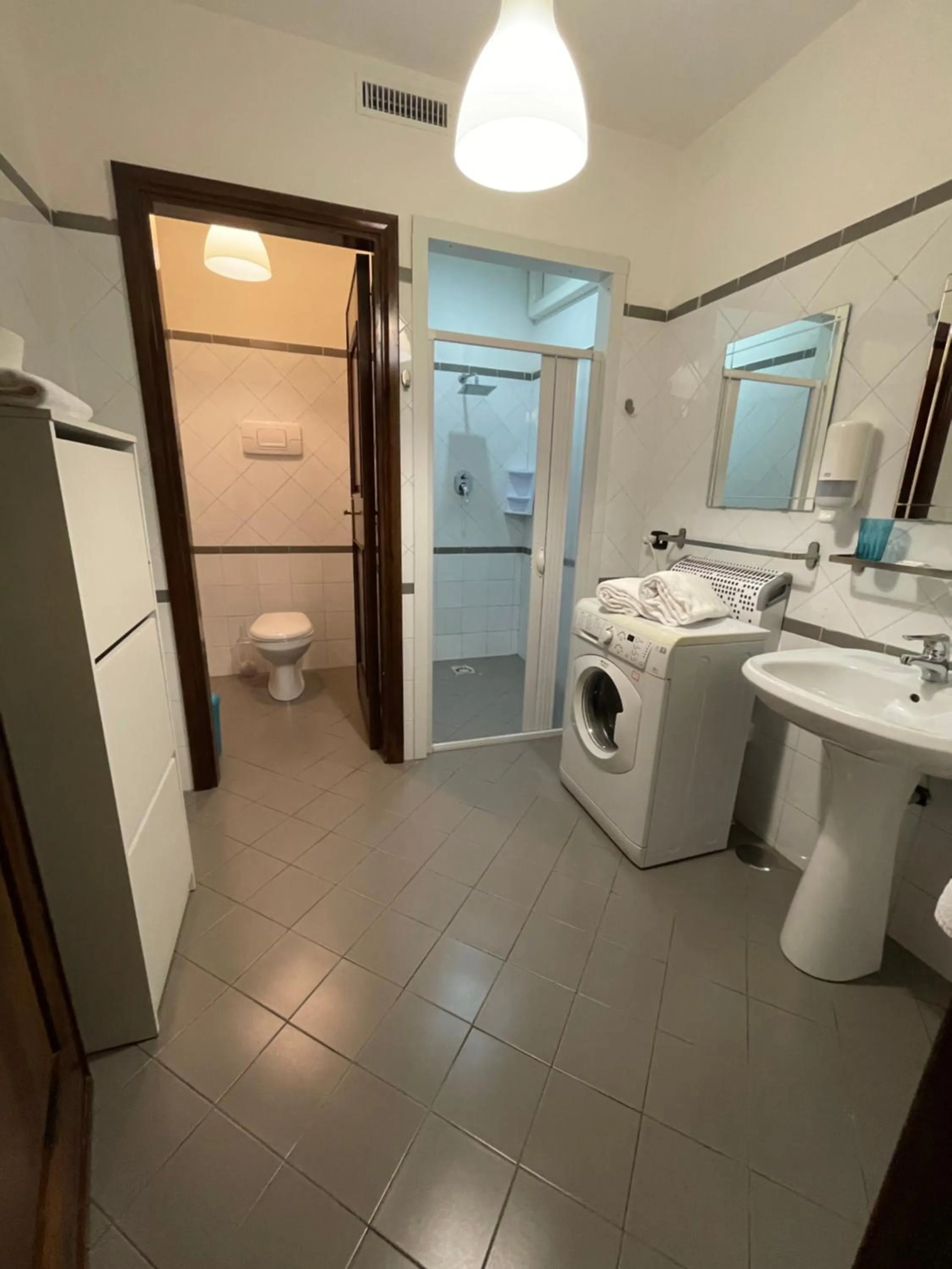 Bathroom in Dante Rooms