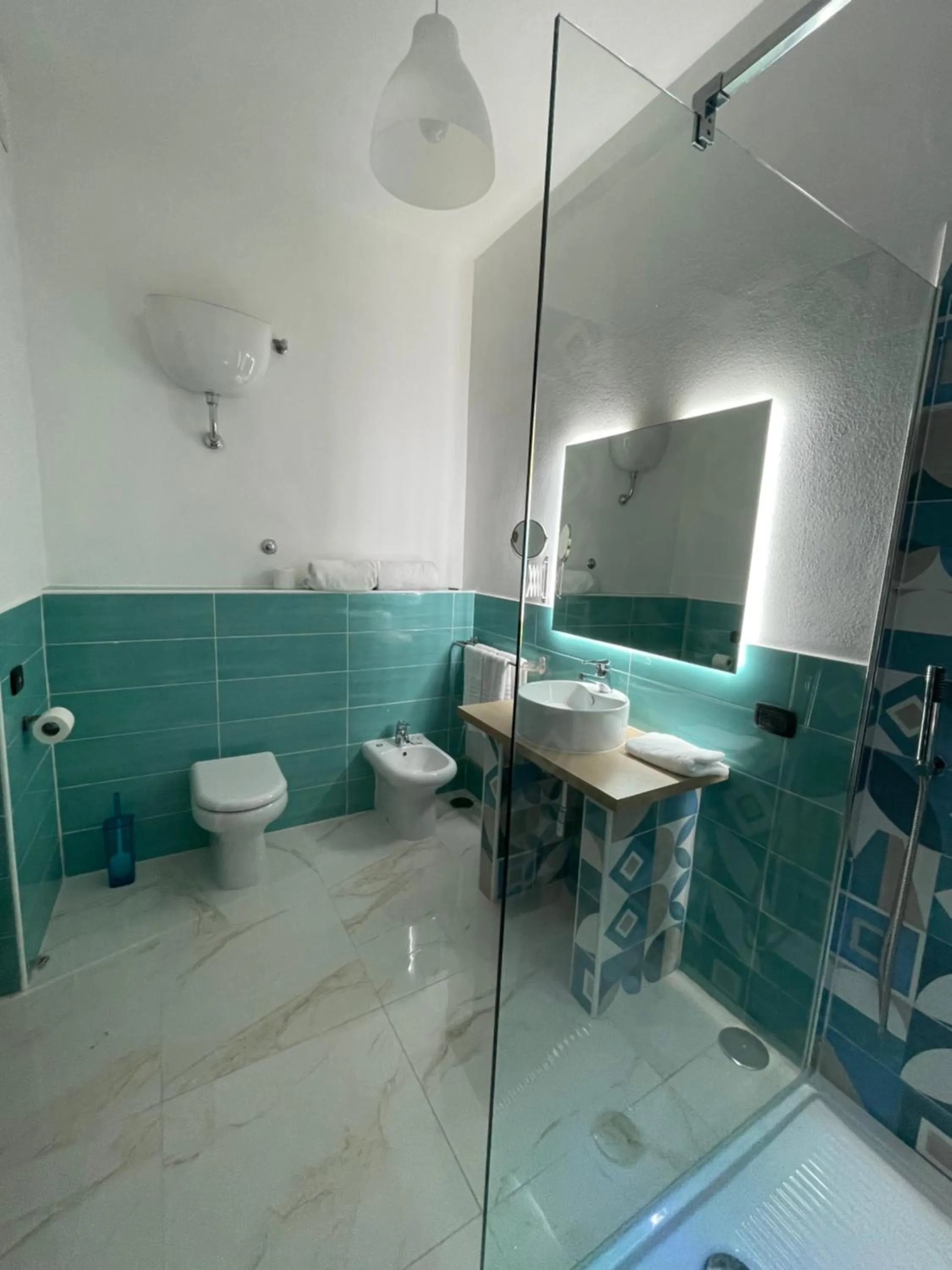 Bathroom in Dante Rooms