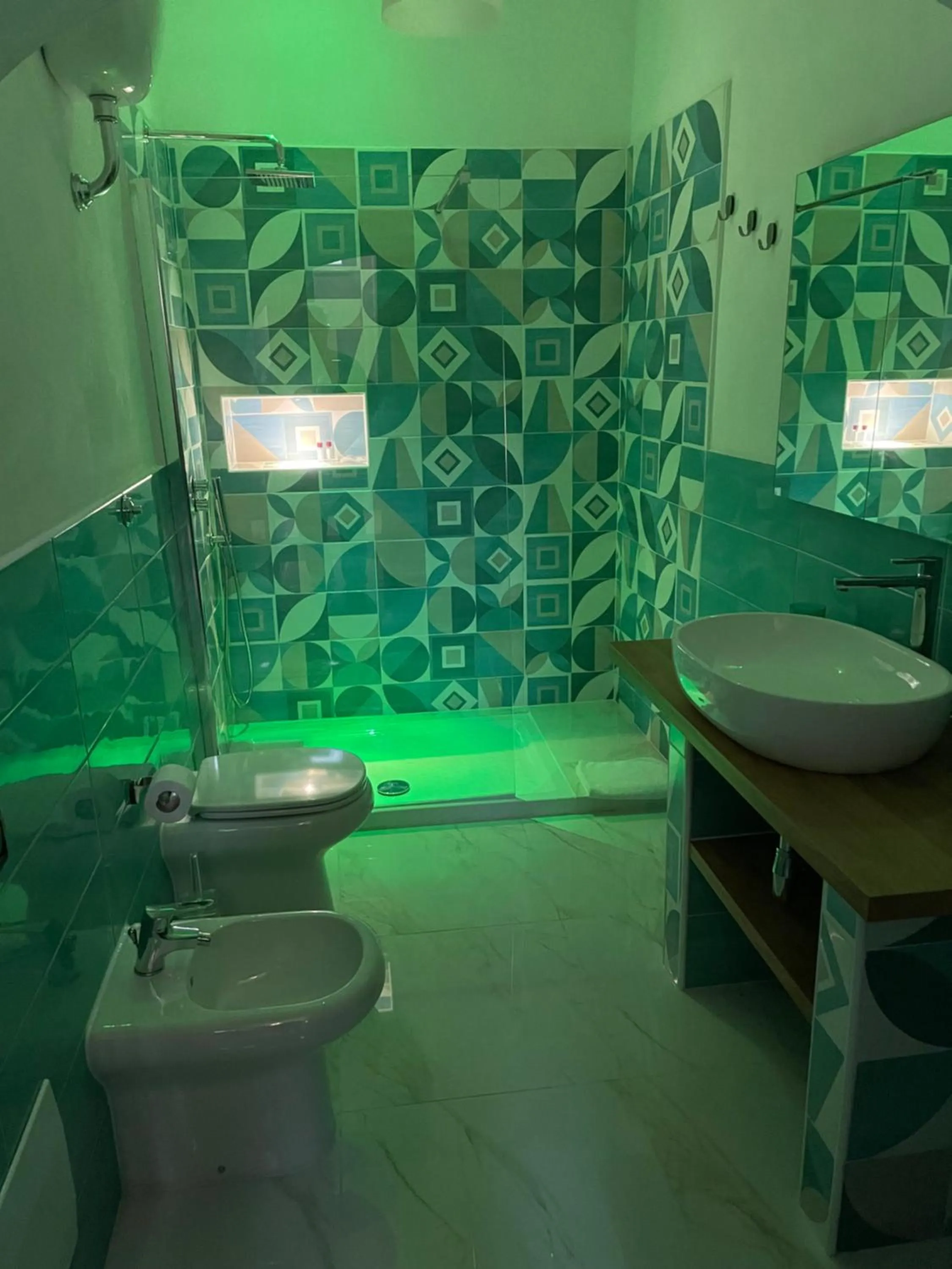 Toilet in Dante Rooms