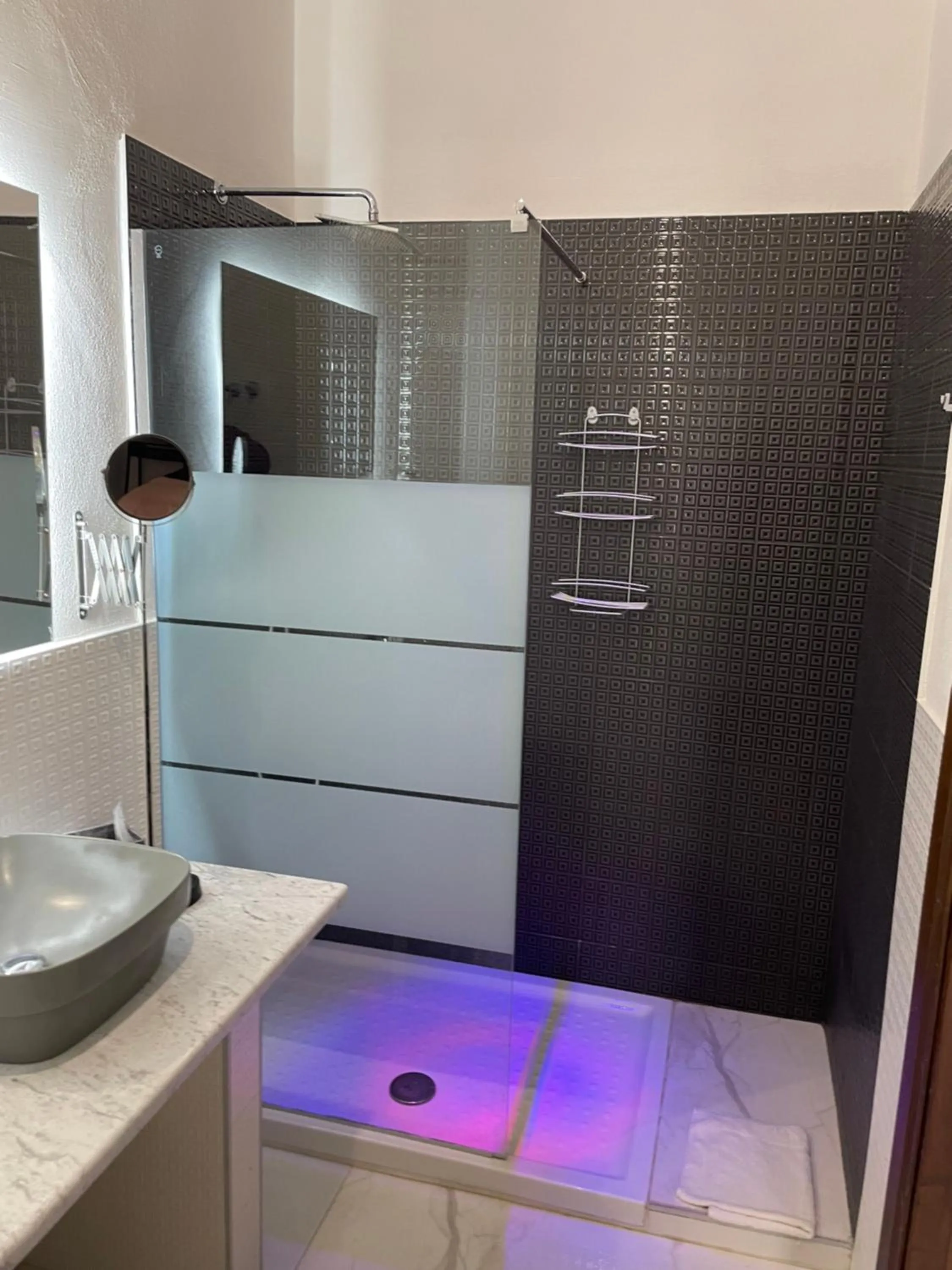 Shower in Dante Rooms