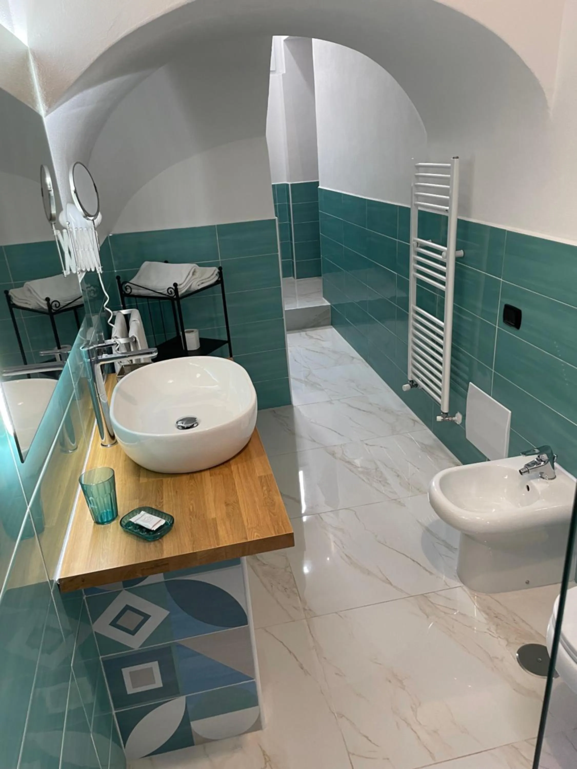 bidet in Dante Rooms