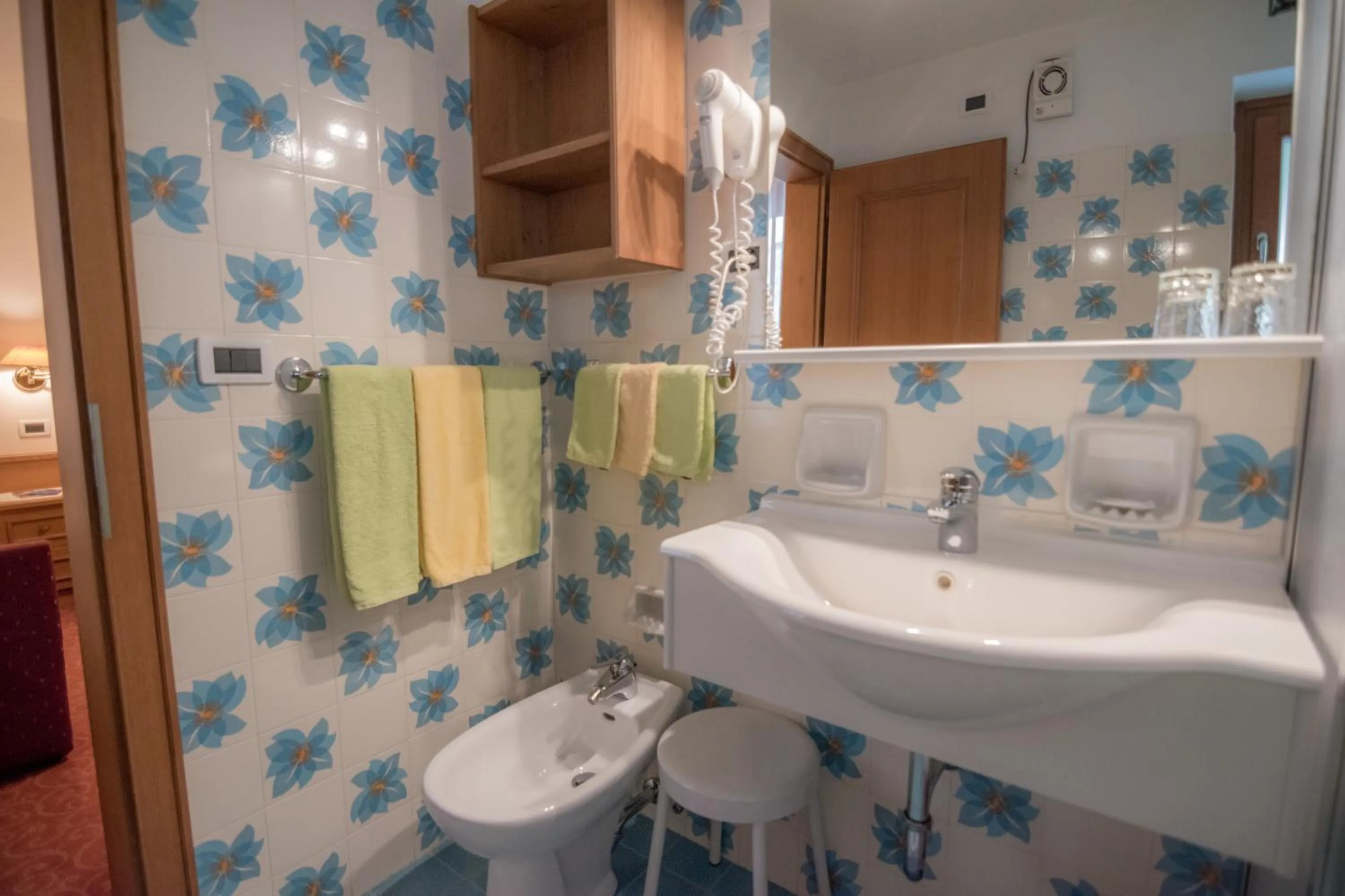 Shower in Garni La Vara