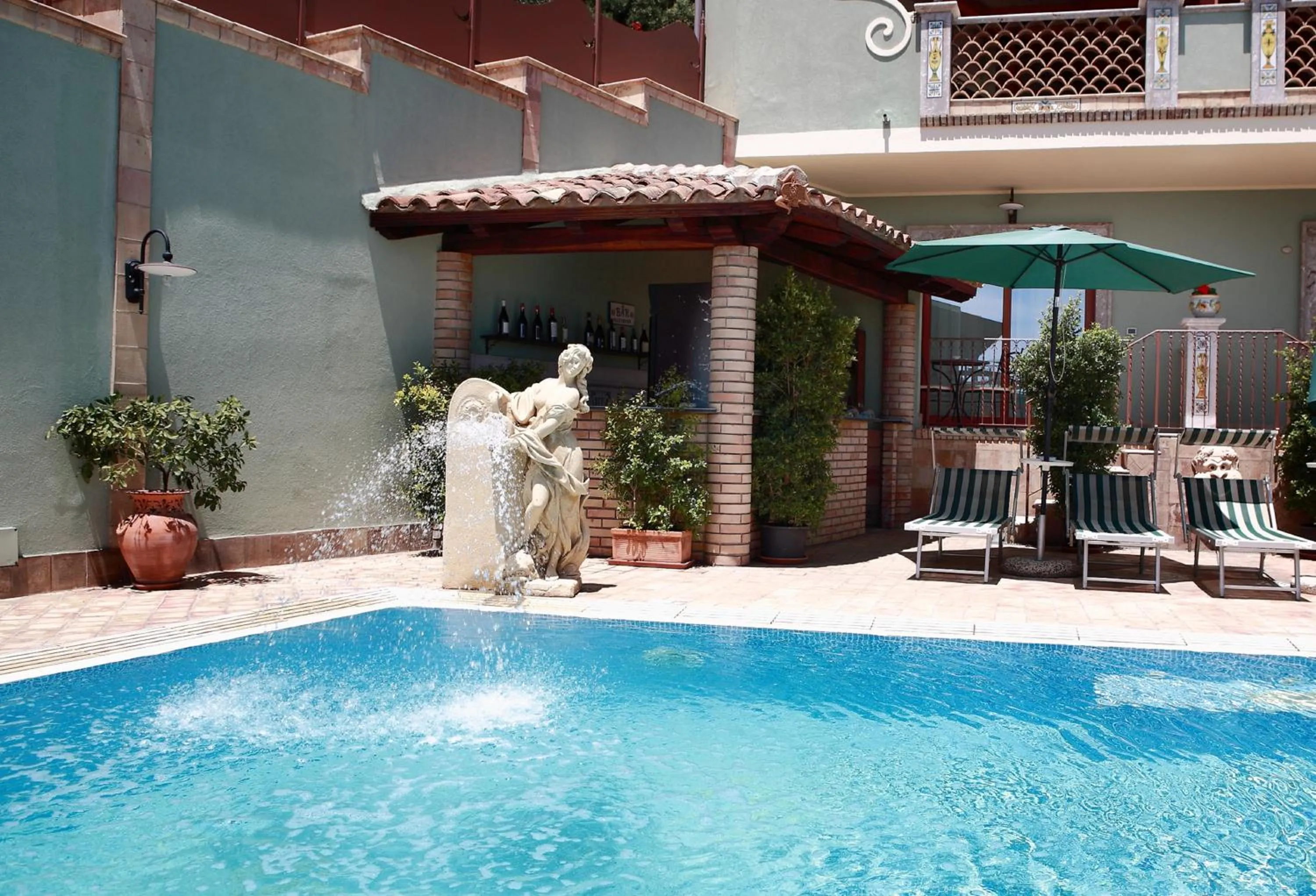 Swimming pool in Villa Cristina