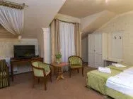 Photo of the whole room, Bed in Villa Anna