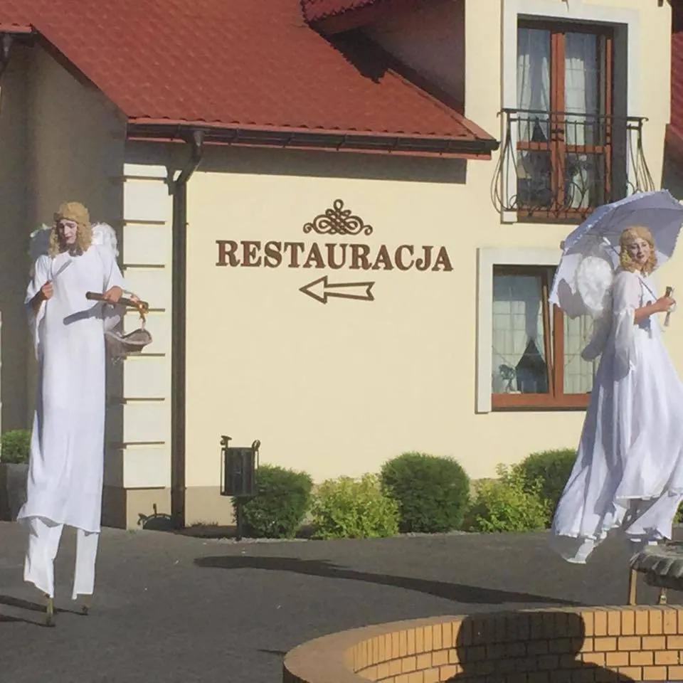 Restaurant/places to eat in Villa Anna