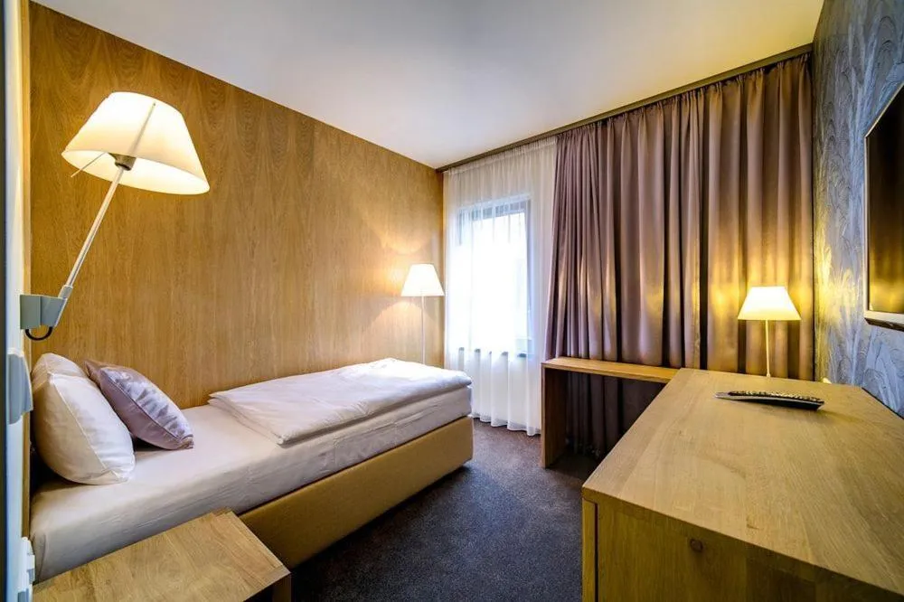 Bed in Hotel Restaurant Darwin