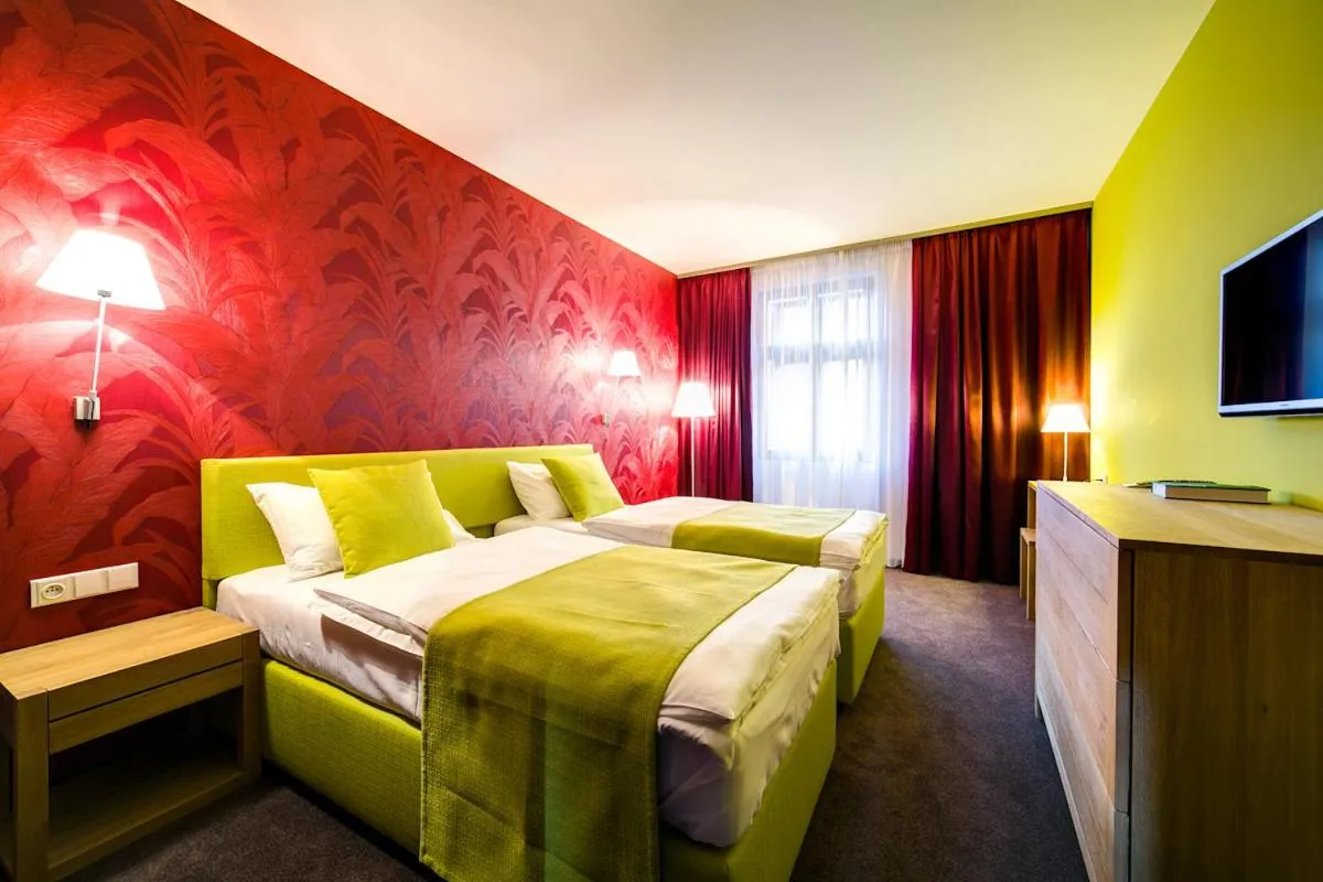 Day, Bed in Hotel Restaurant Darwin