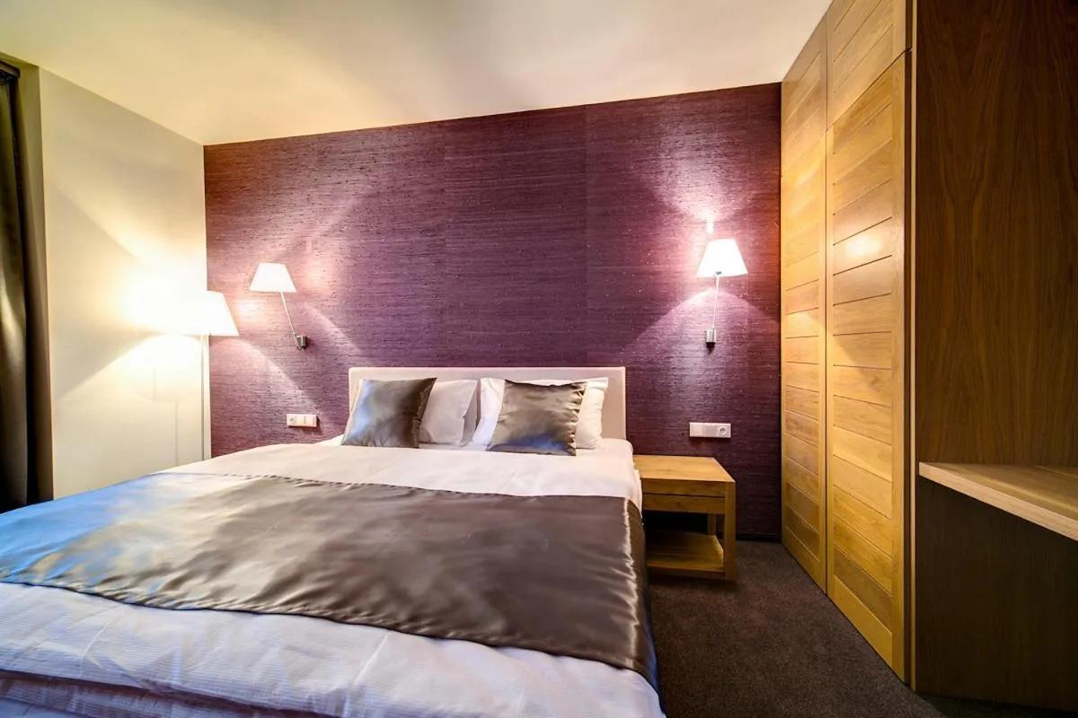 Bed in Hotel Restaurant Darwin