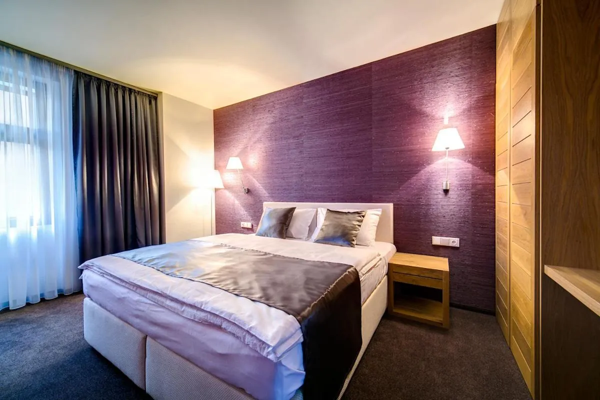 Bed in Hotel Restaurant Darwin