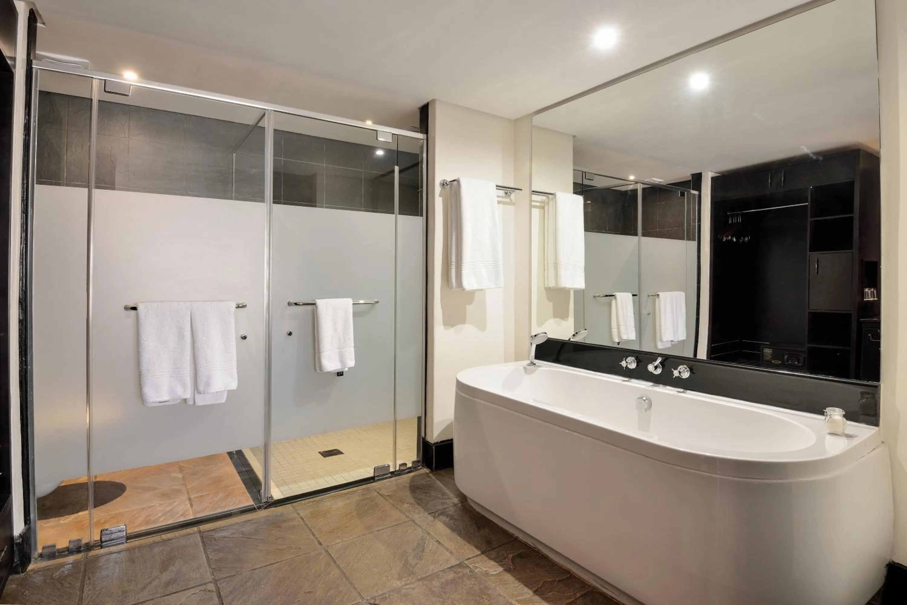 Bathroom in Bakubung Bush Lodge