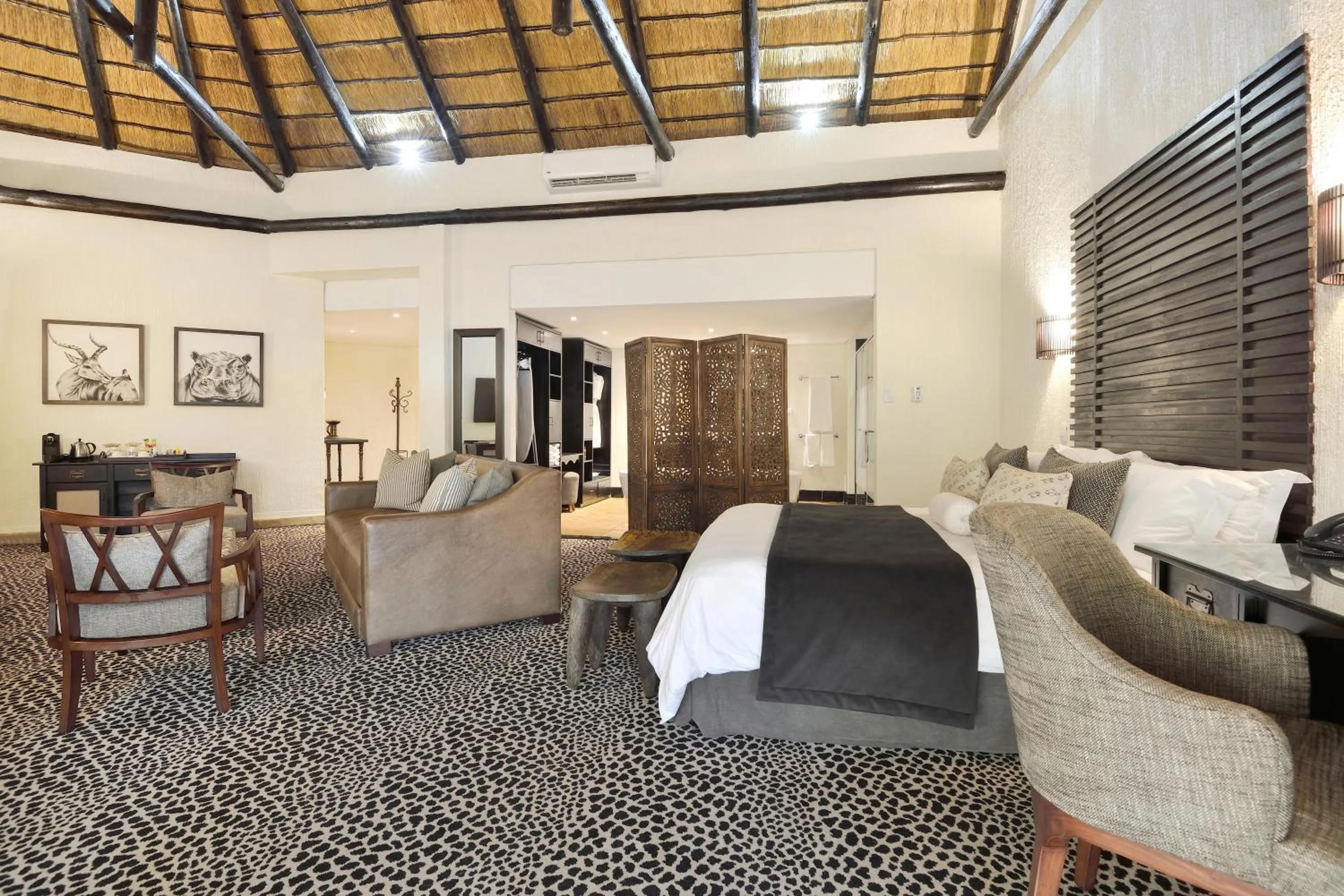 Photo of the whole room in Bakubung Bush Lodge