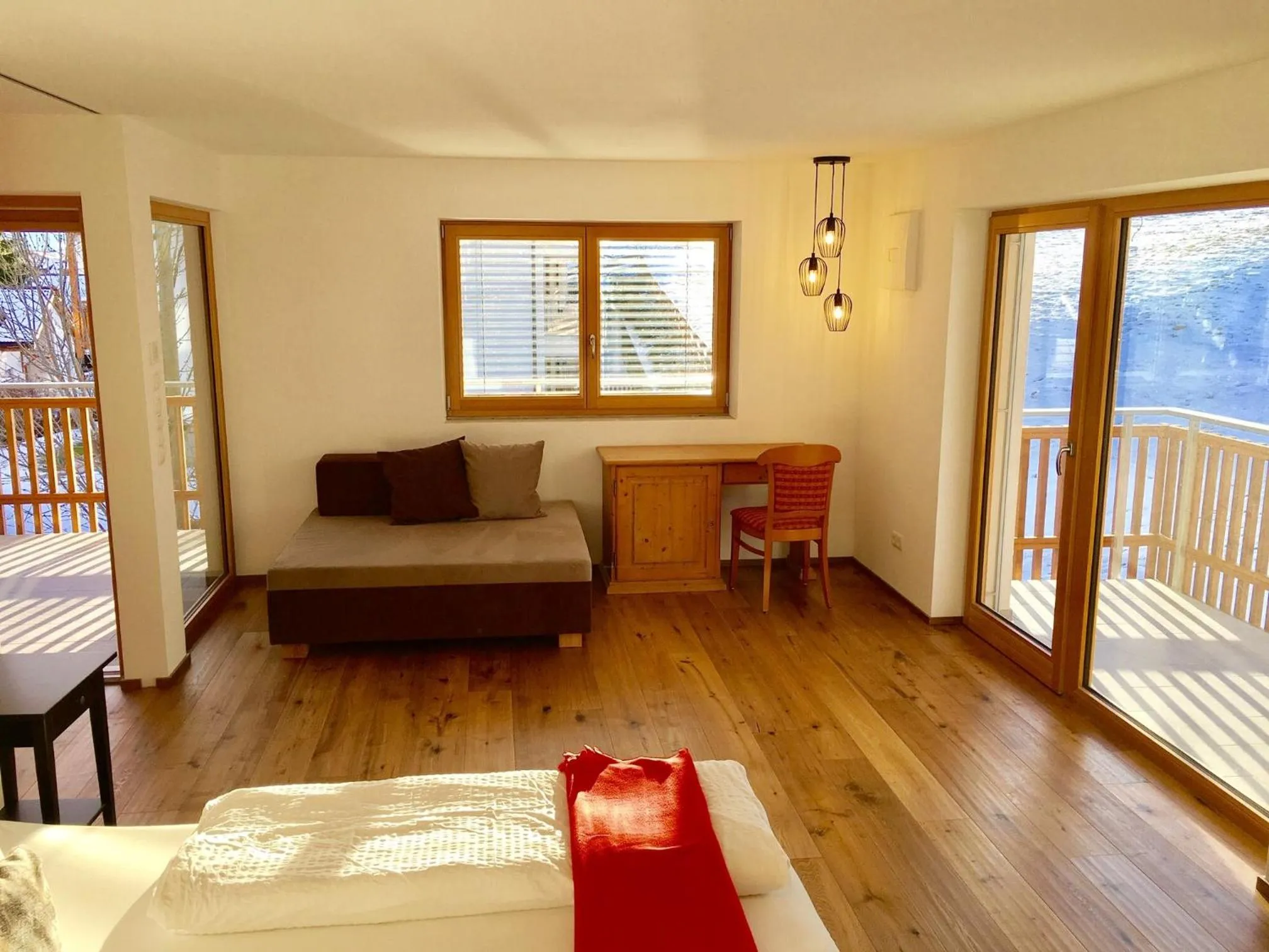 Living room, Bed in Hotel Kristall